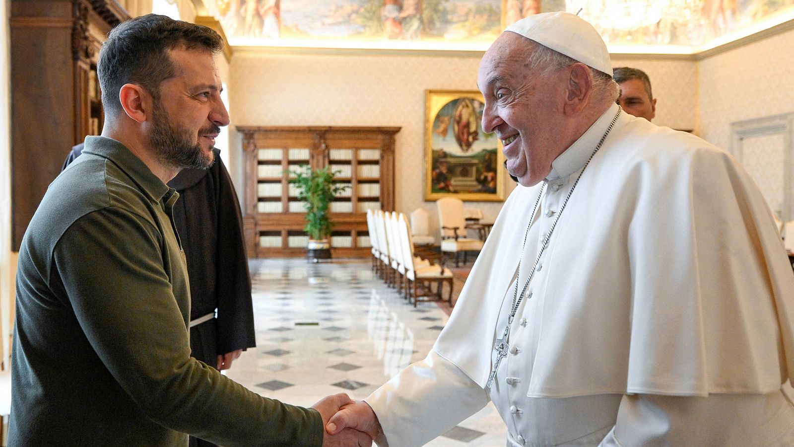 Zelenski y el papa Francisco se reúnen en el Vaticano