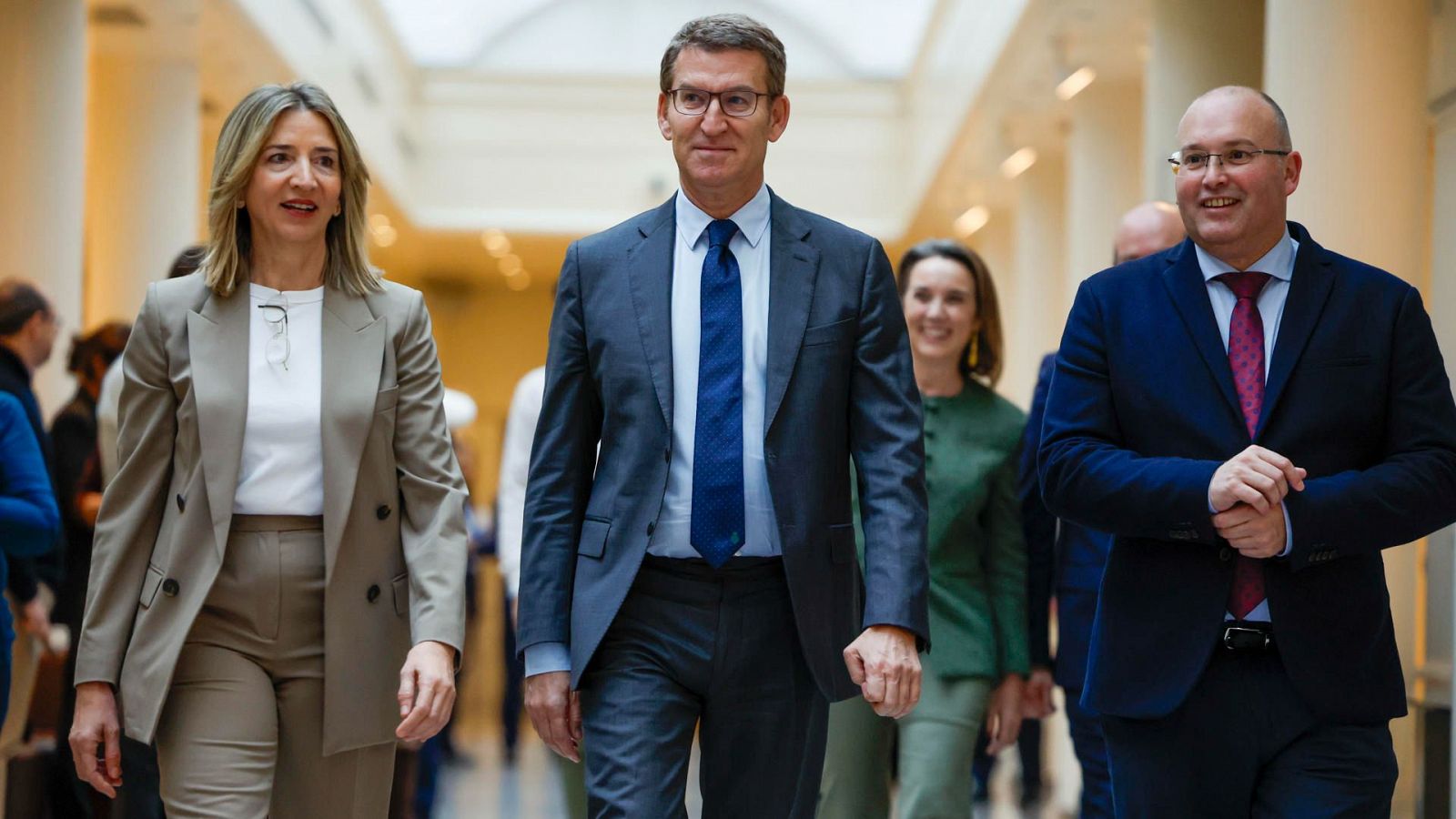 El presidente del PP, Alberto Núñez Feijóo, junto al portavoz en el Congreso, Miguel Ángel Tellado y la portavoz en el Senado, Alicia García Rodríguez