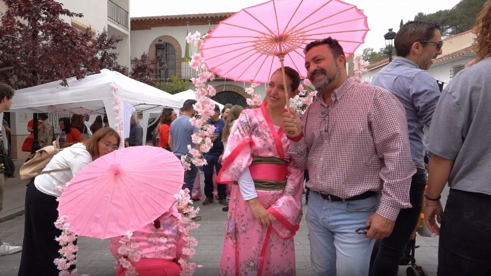 Alfarnate: el pueblo malagueño que celebra la fiesta tradicional japonesa del Hanami