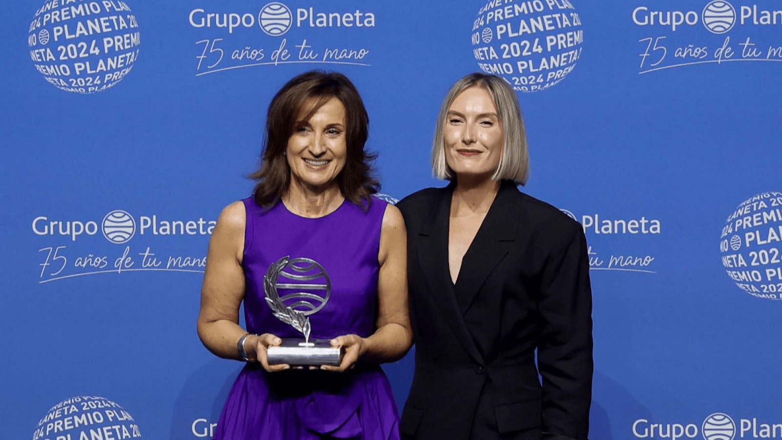 La guanyadora del Premi Planeta 2024, Paloma Sánchez-Garnica, i la finalista del Premi Planeta 2024, Beatriz Serrano