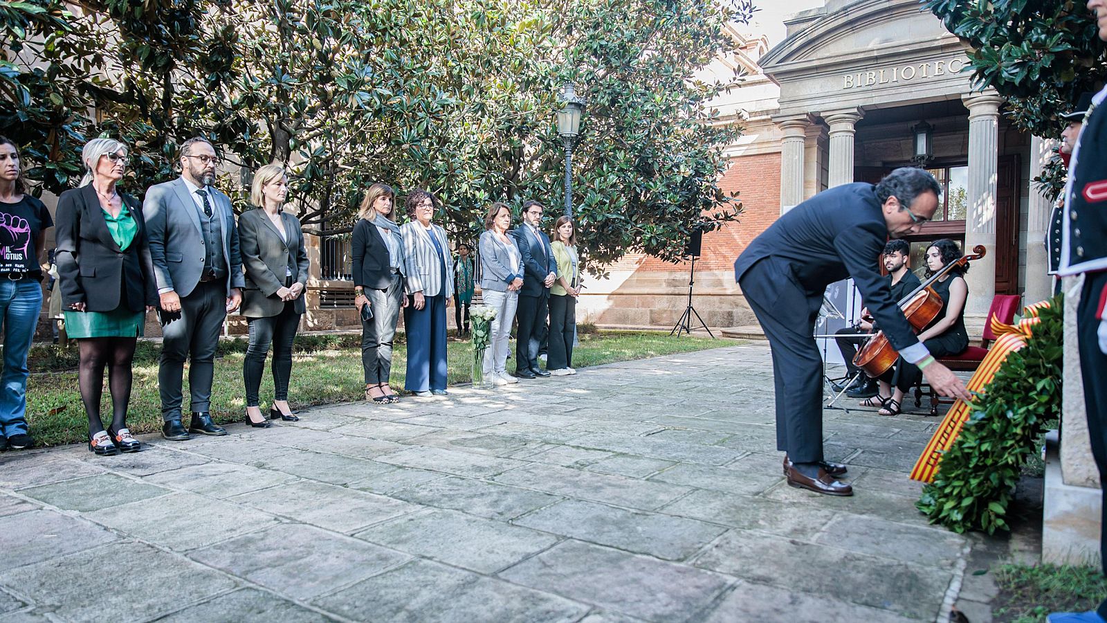 El president del Parlament, Josep Rull, al Monument als Immolats per la Llibertat a Catalunya al Parlament