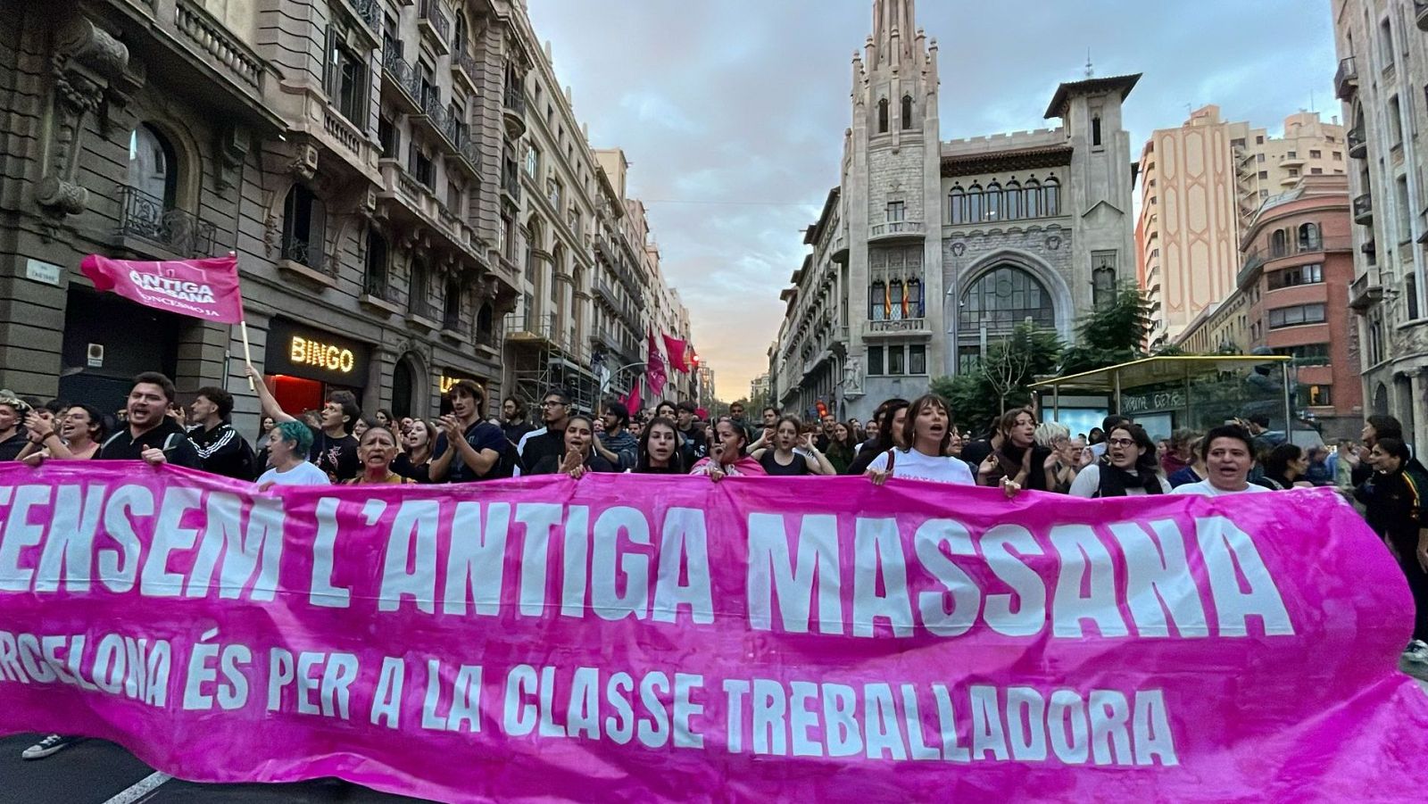 Un miler de persones recorren els carrers barcelonins contra l'execució de l'espai | Maite Boada