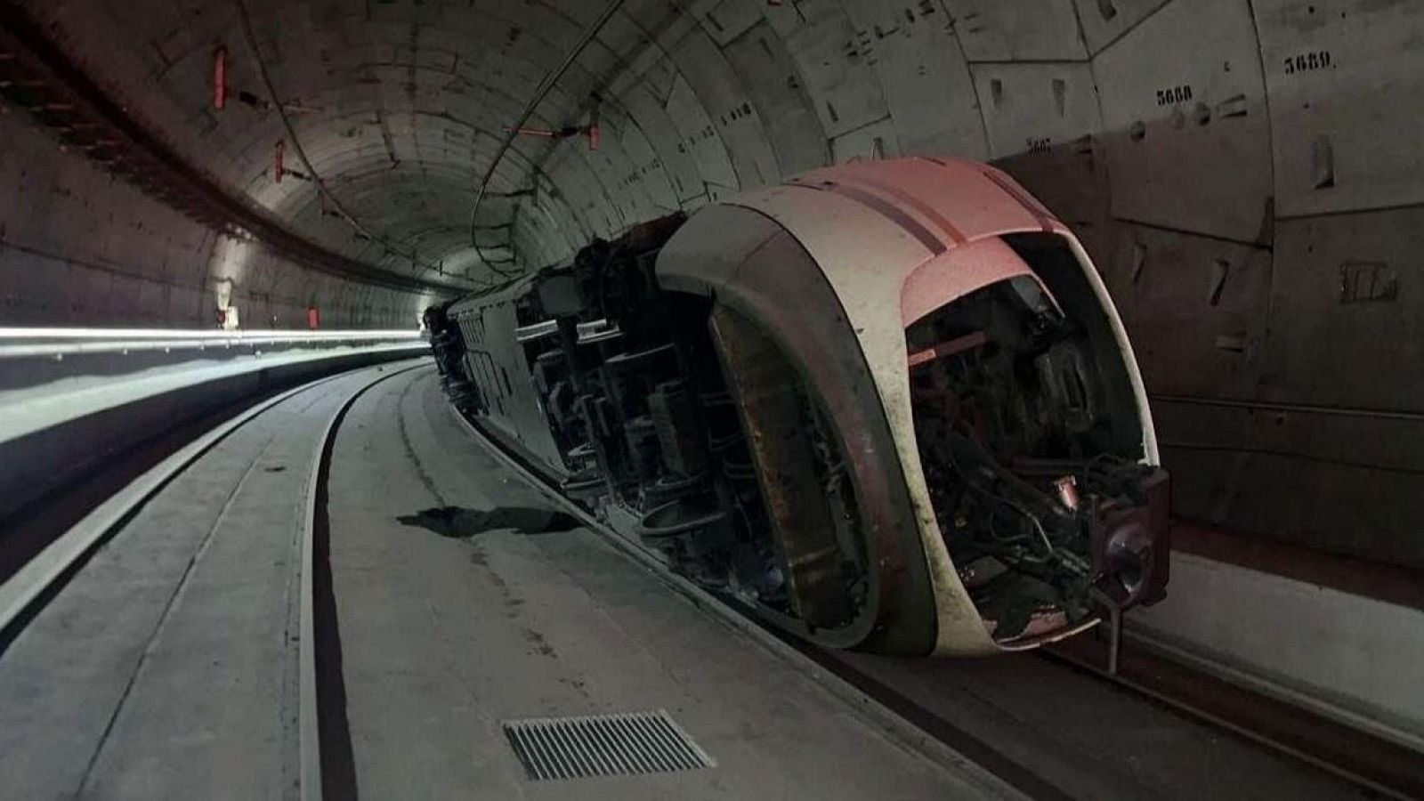 Tren descarrilado en Atocha el sábado 19 de octubre entre Atocha y Chamartín