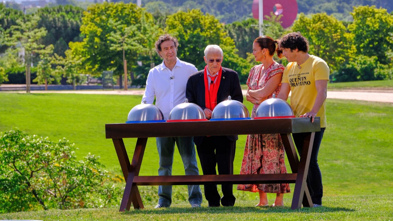 El Padre Ángel, junto al jurado de 'Masterchef Celebrity'