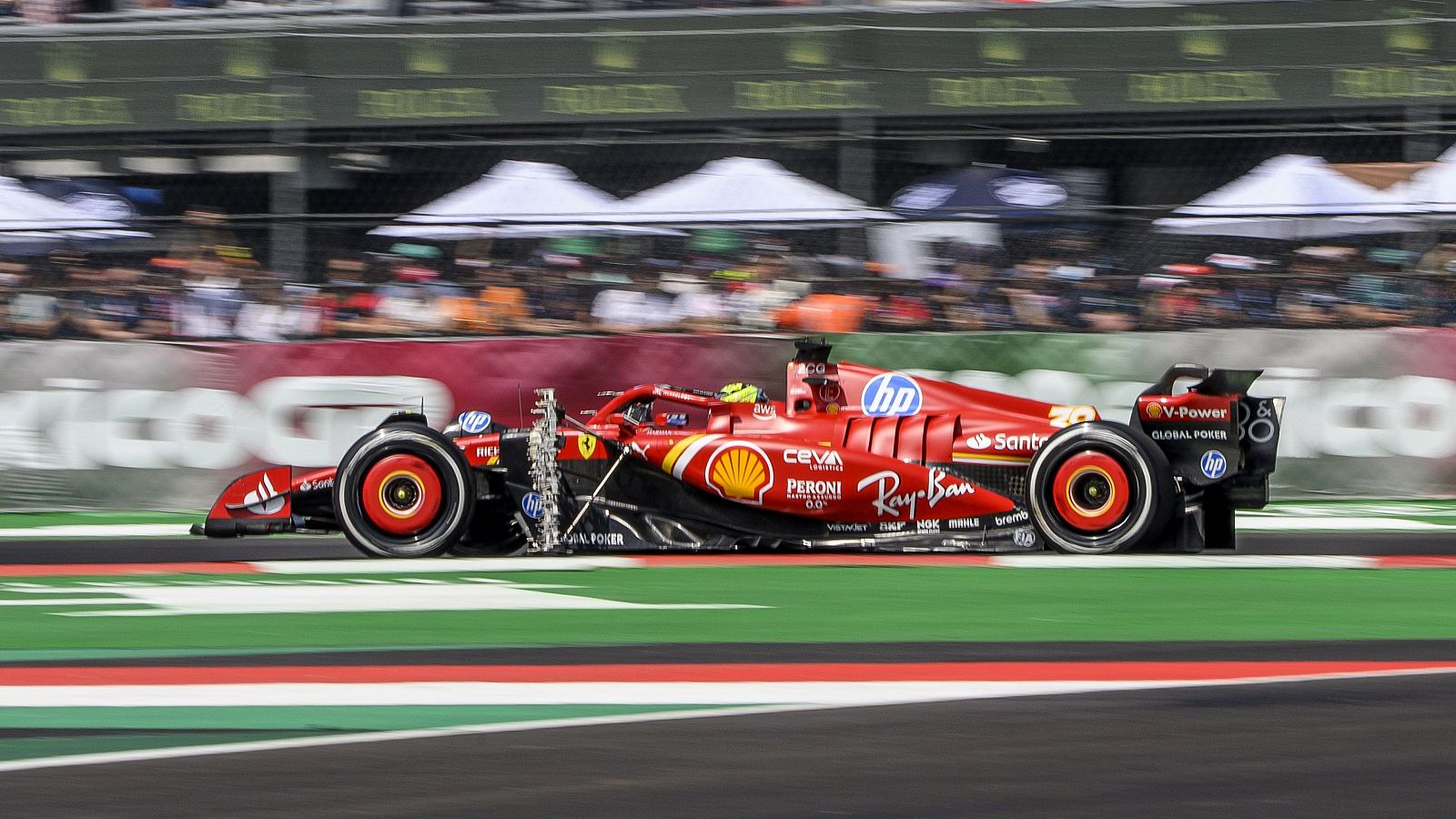 Carlos Sainz durante los primeros entrenamientos del GP de México