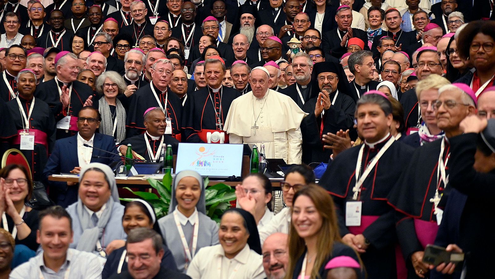 La Iglesia se compromete a buscar más responsabilidad para las mujeres