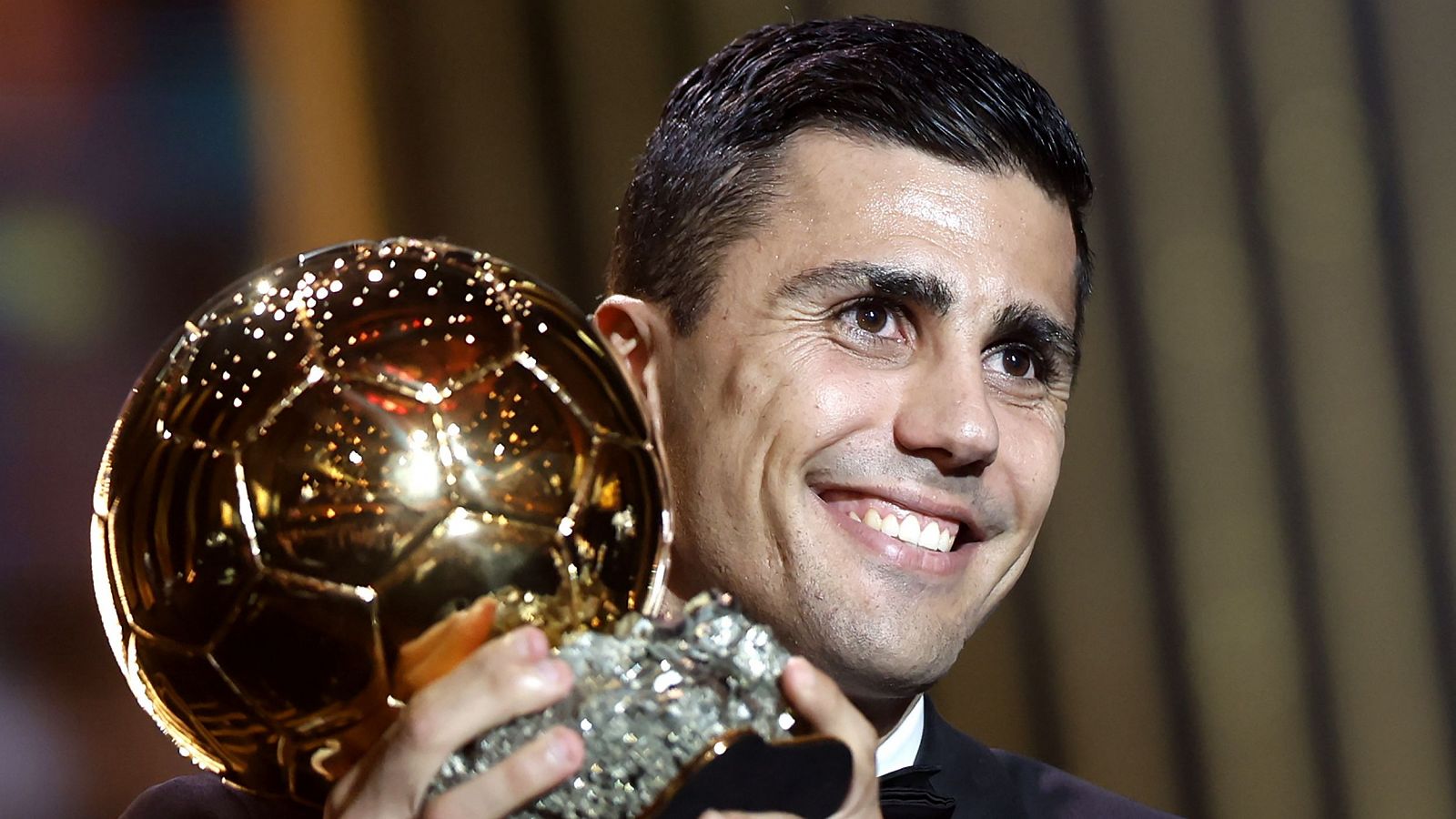 Rodri Hernández es galardonado con el Balón de Oro, superando a Vinícius Júnior