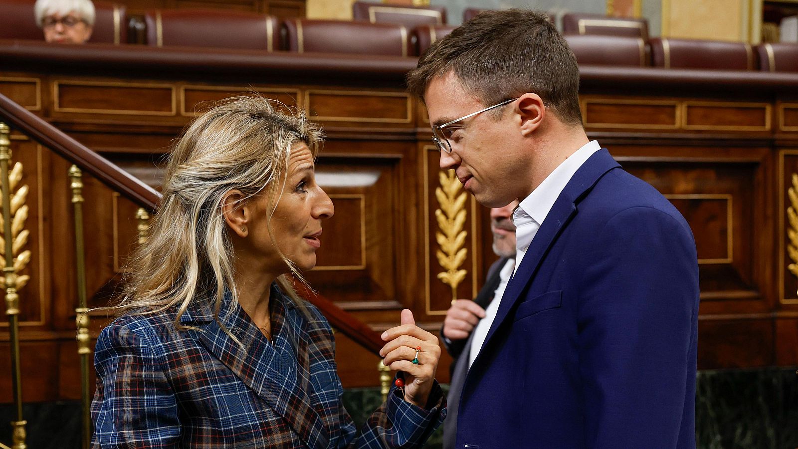 La vicepresidenta segunda y ministra de Trabajo, Yolanda Díaz conversa con Íñigo Errejón, en una imagen de archivo