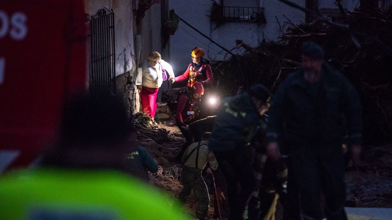 Varios servicios de emergencias ayudan en las labores de rescate en Letur, Albacete