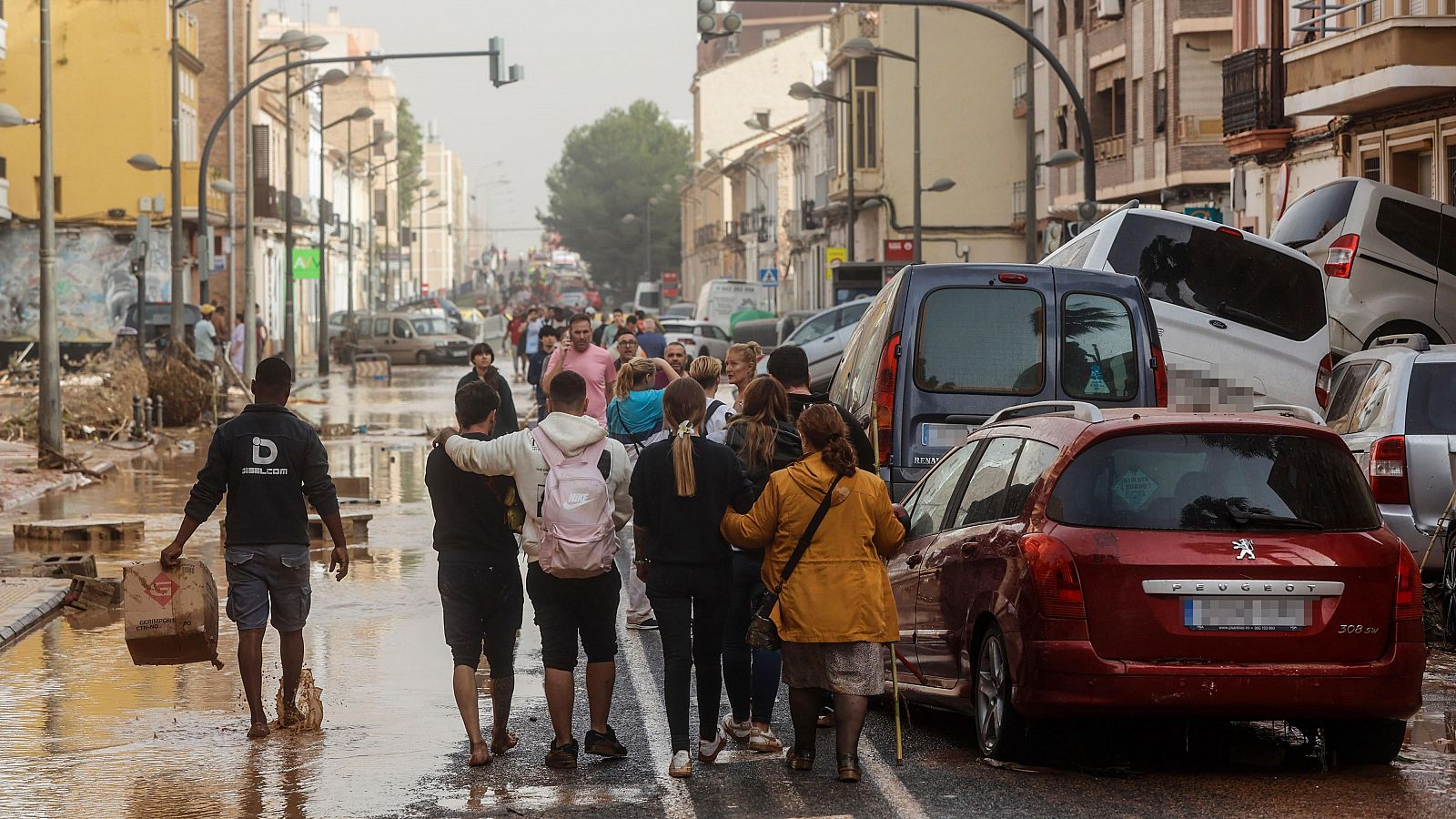 Devastación tras el paso de la DANA en el barrio de La Torre, en Valencia