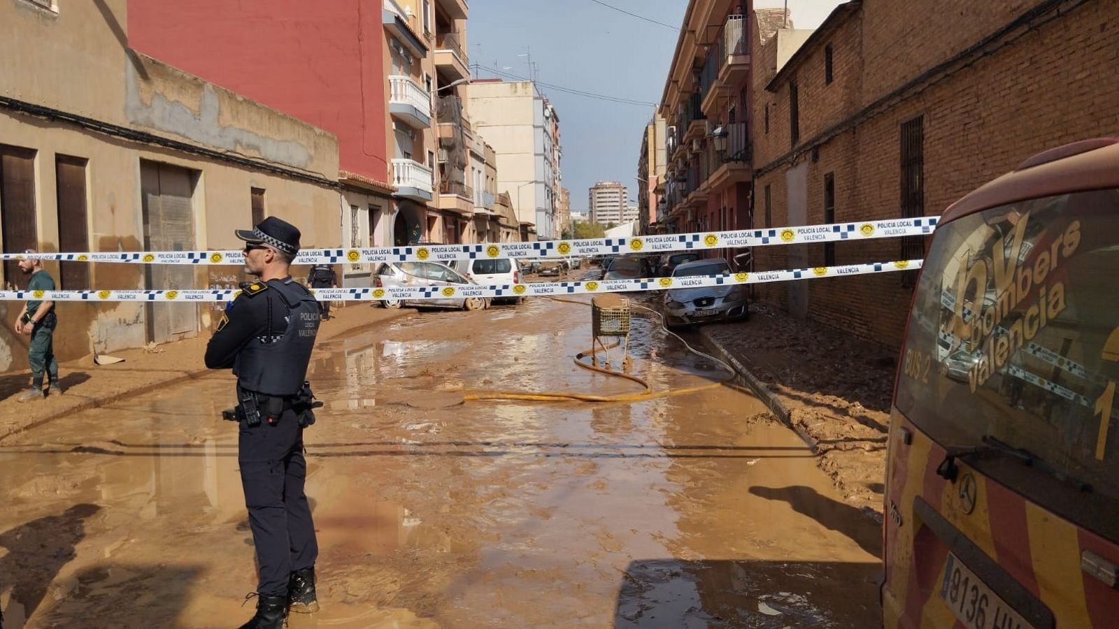 Imagen de la zona de La Torre donde están achicando agua para rescartar los cadáveres de varios vecinos.