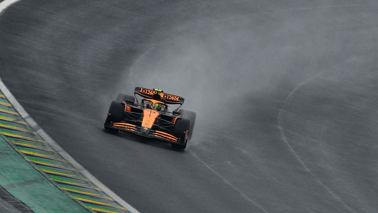 Lando Norris logra la pole en Interlagos