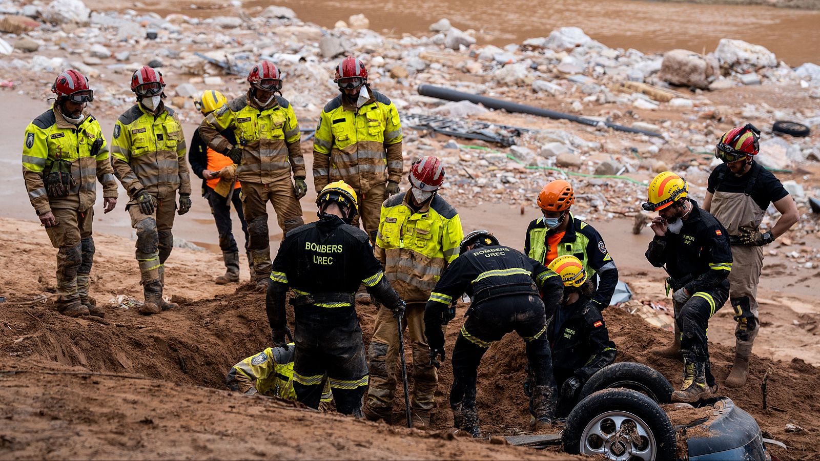 Ascienden a 217 los muertos por la DANA tras el hallazgo de tres cuerpos en Pedralba y otro en Letur