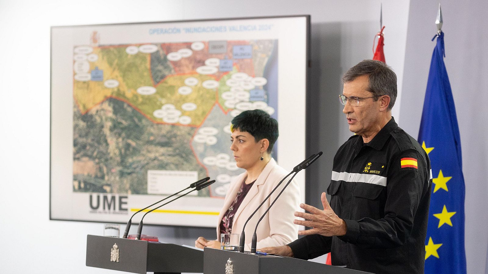 El general jefe de la UME, Francisco Javier Marcos, y la secretaria general de Transporte Terrestre, Marta Serrano