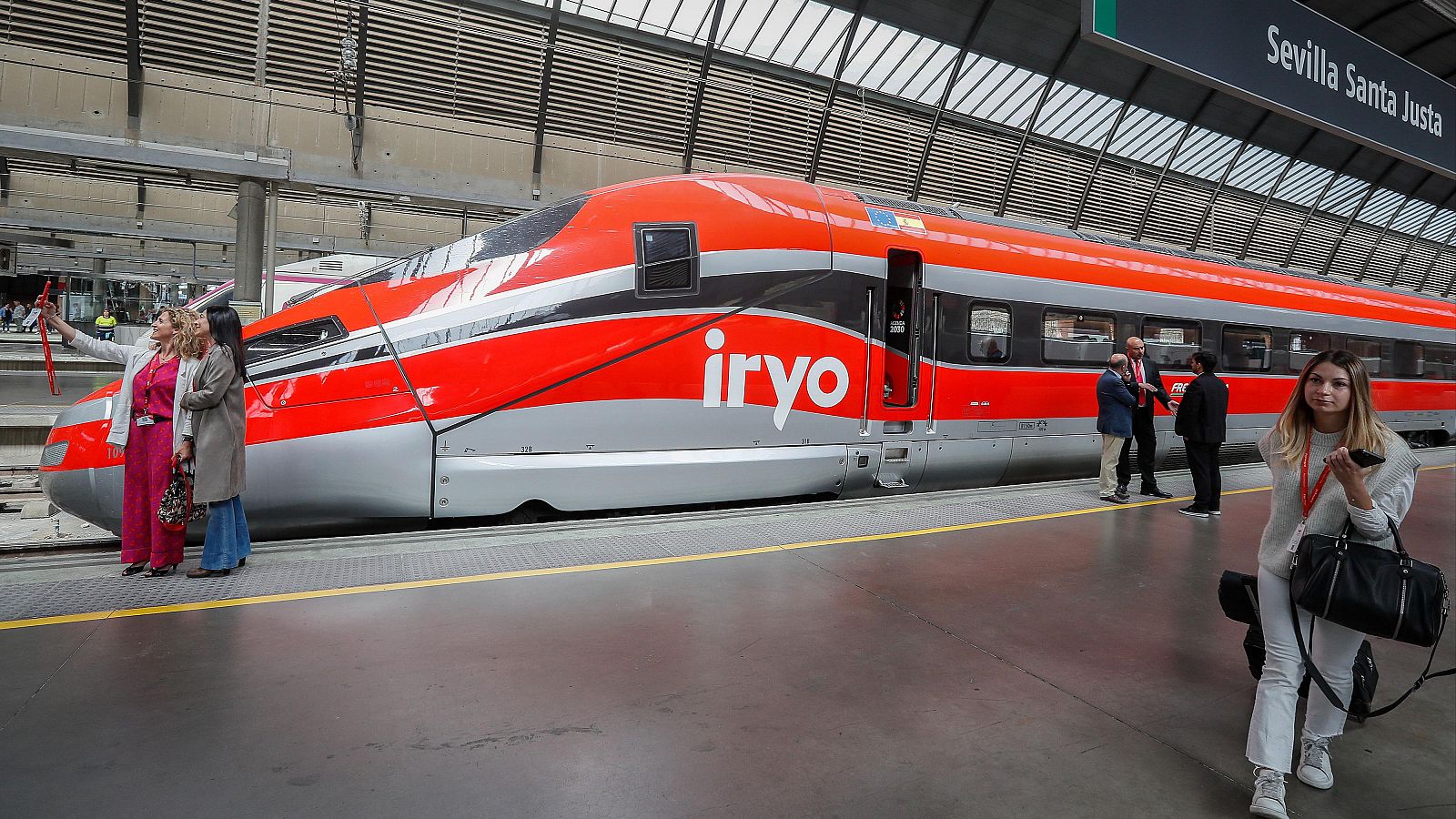 Tren de Iryo a su llegada a la estación de Sevilla Santa Justa en 2023