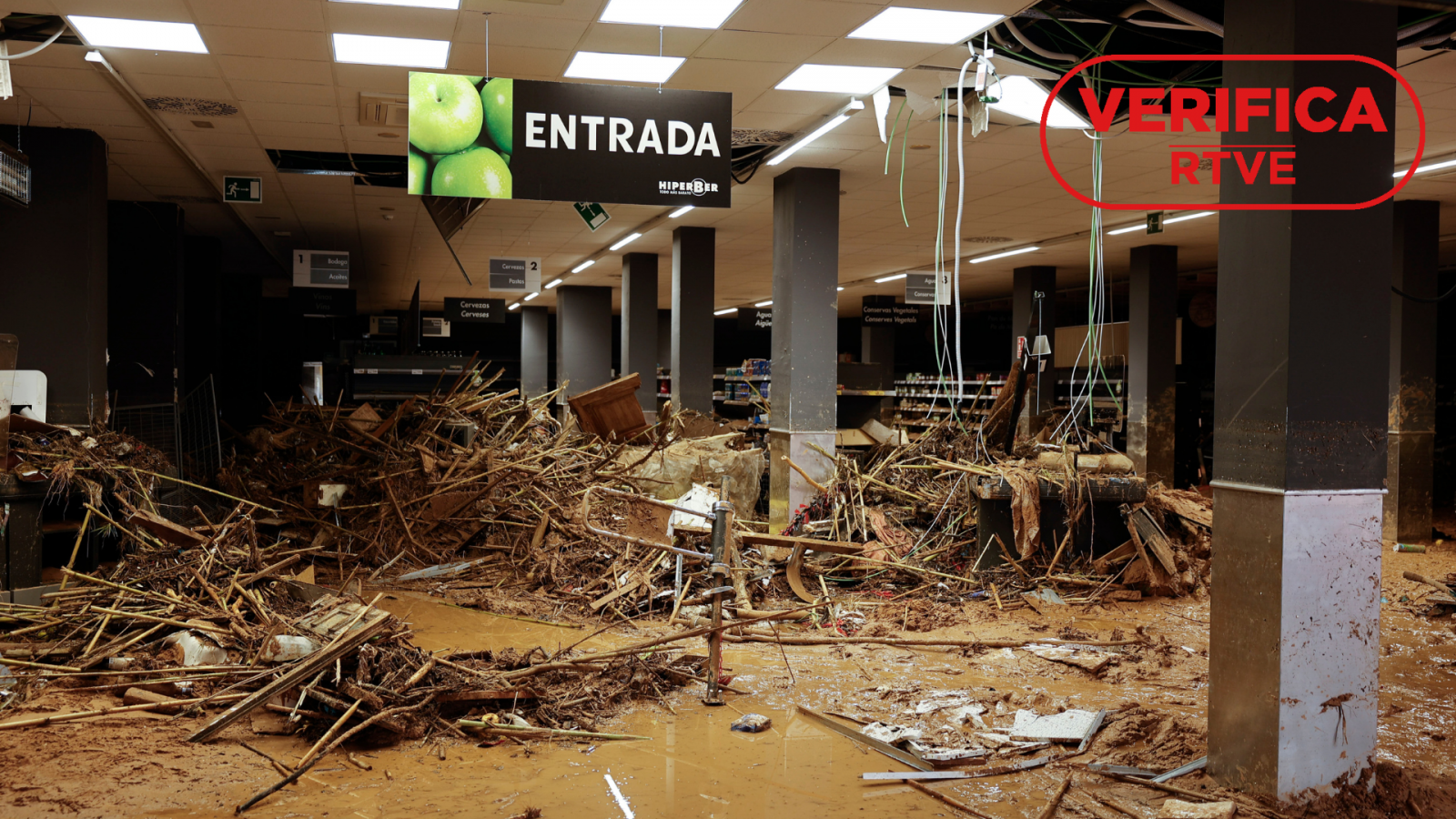 Estado de un supermercado de Paiporta tras el paso de la DANA