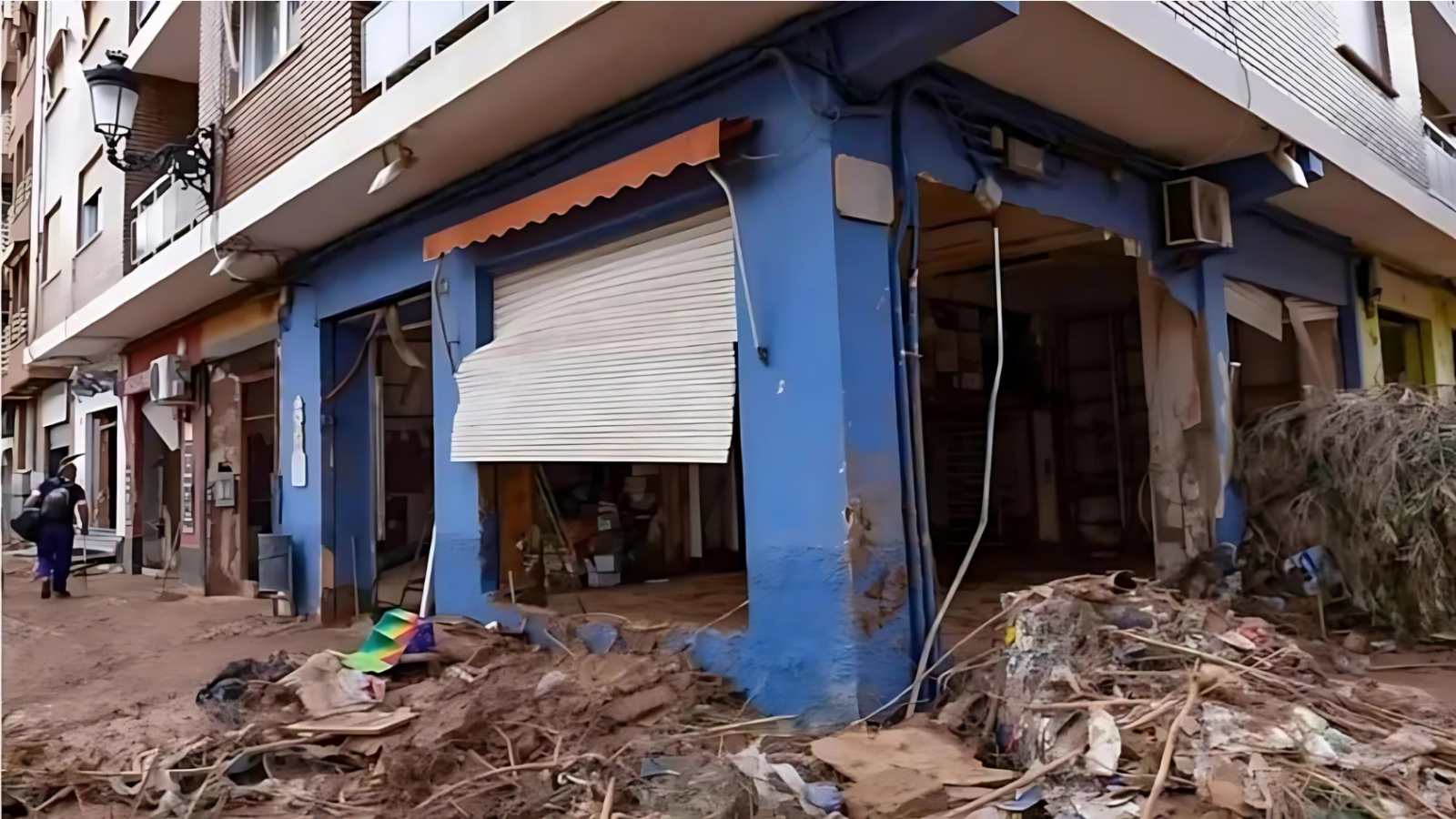 El estado de la librería La Moixeranga tras el paso de la DANA.