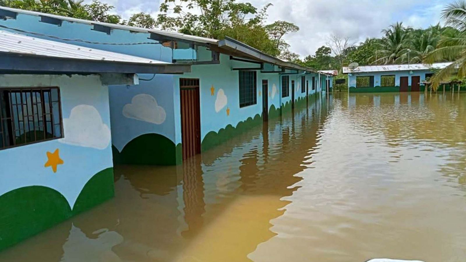 Fotografía cedida por el Ejército de Colombia de inundaciones en Bojayá