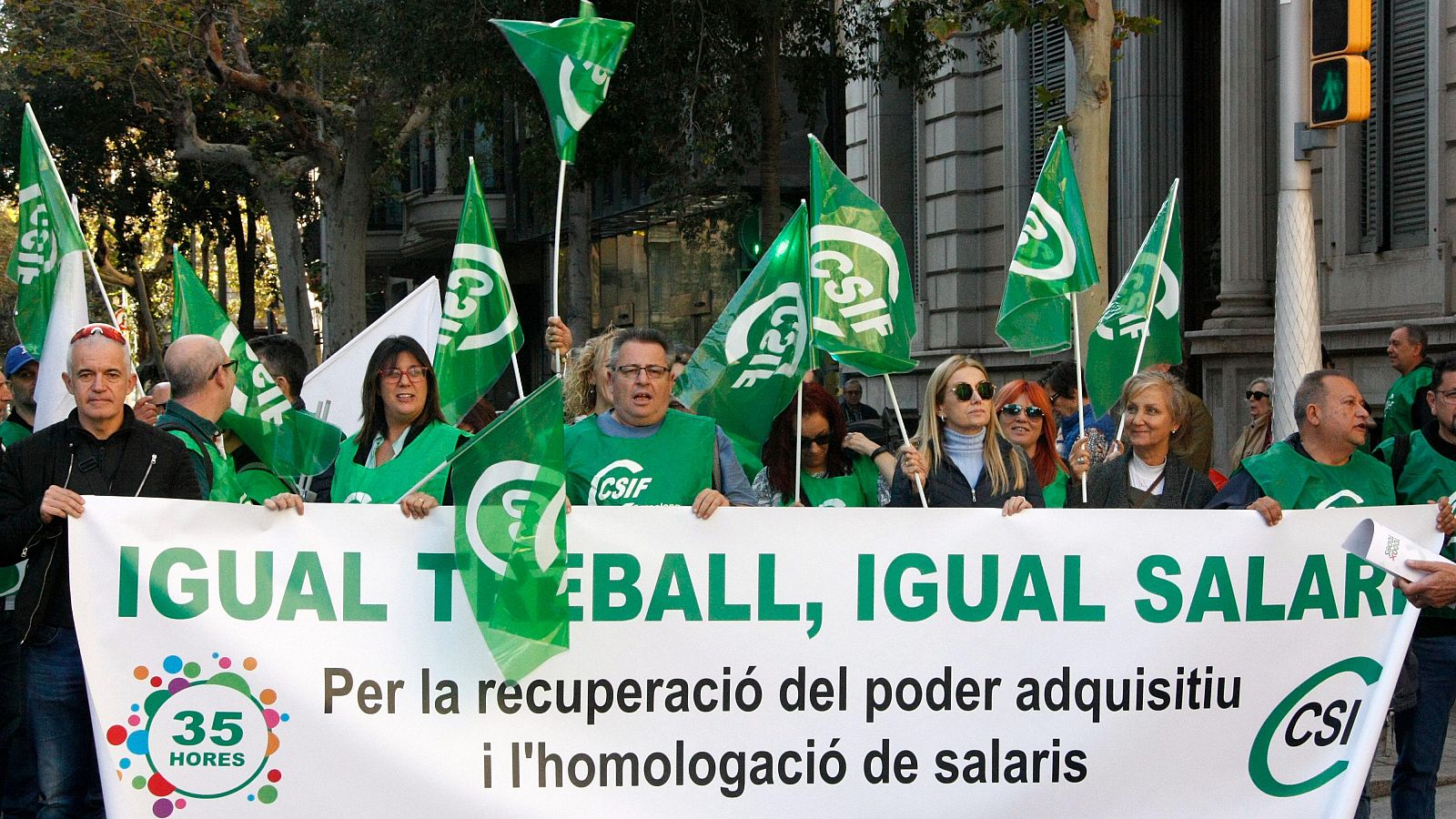 Treballadors convocats per CSIF protesten aquest dilluns a Barcelona