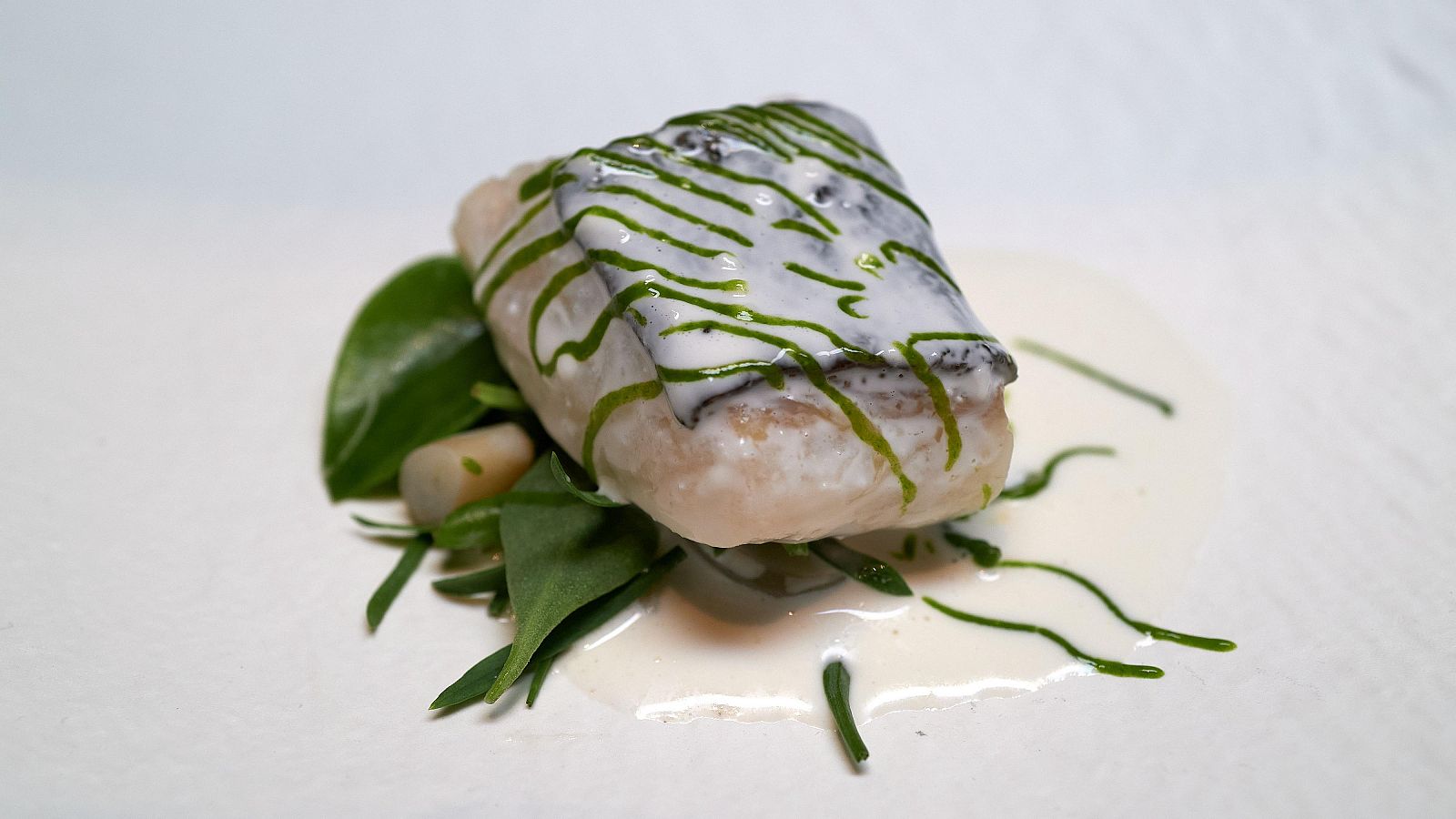 Rodaballo con pil pil cítrico y ensalada de halófilas, una exquisita receta de MasterChef Celebrity 9.