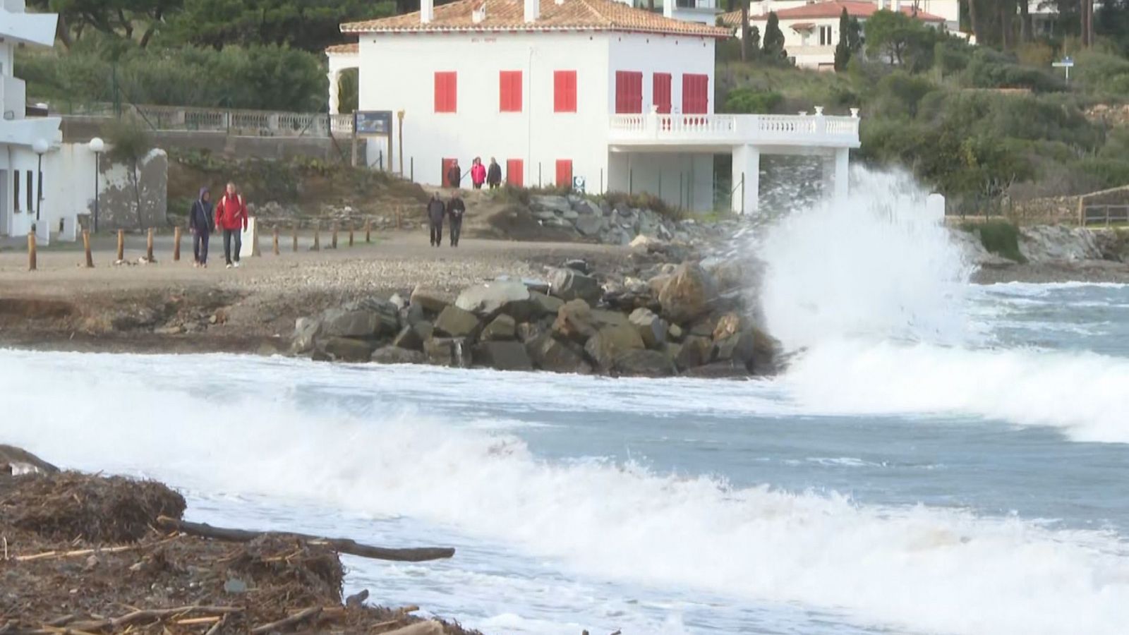 Avís taronja per mala mar al nord de la Costa Brava