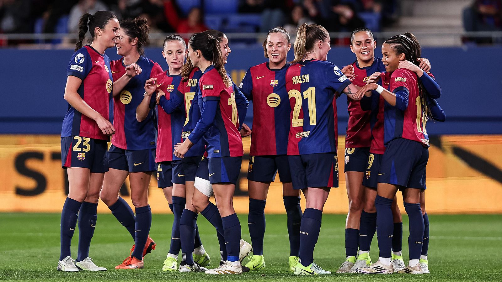 La celebración de las jugadoras del Barça tras uno de los goles de Claudia Pina