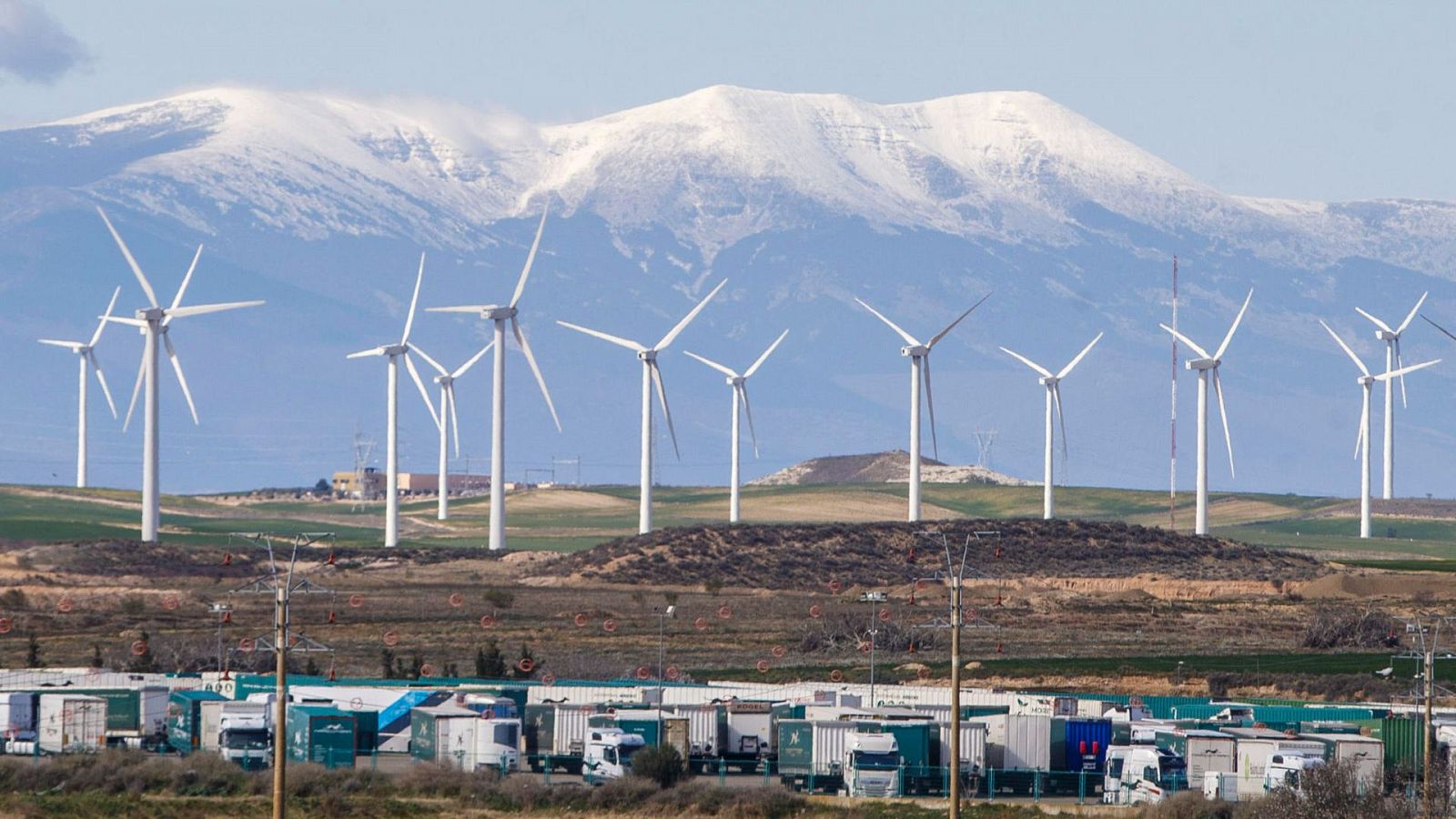 El precio de la luz pulveriza este viernes un nuevo máximo anual, con 124,55 euros/MWh