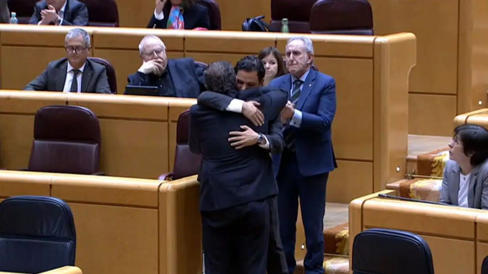 Buenas noticias de la semana del 11 al 17 de noviembre: abrazo en el Senado y fin del matrimonio infantil