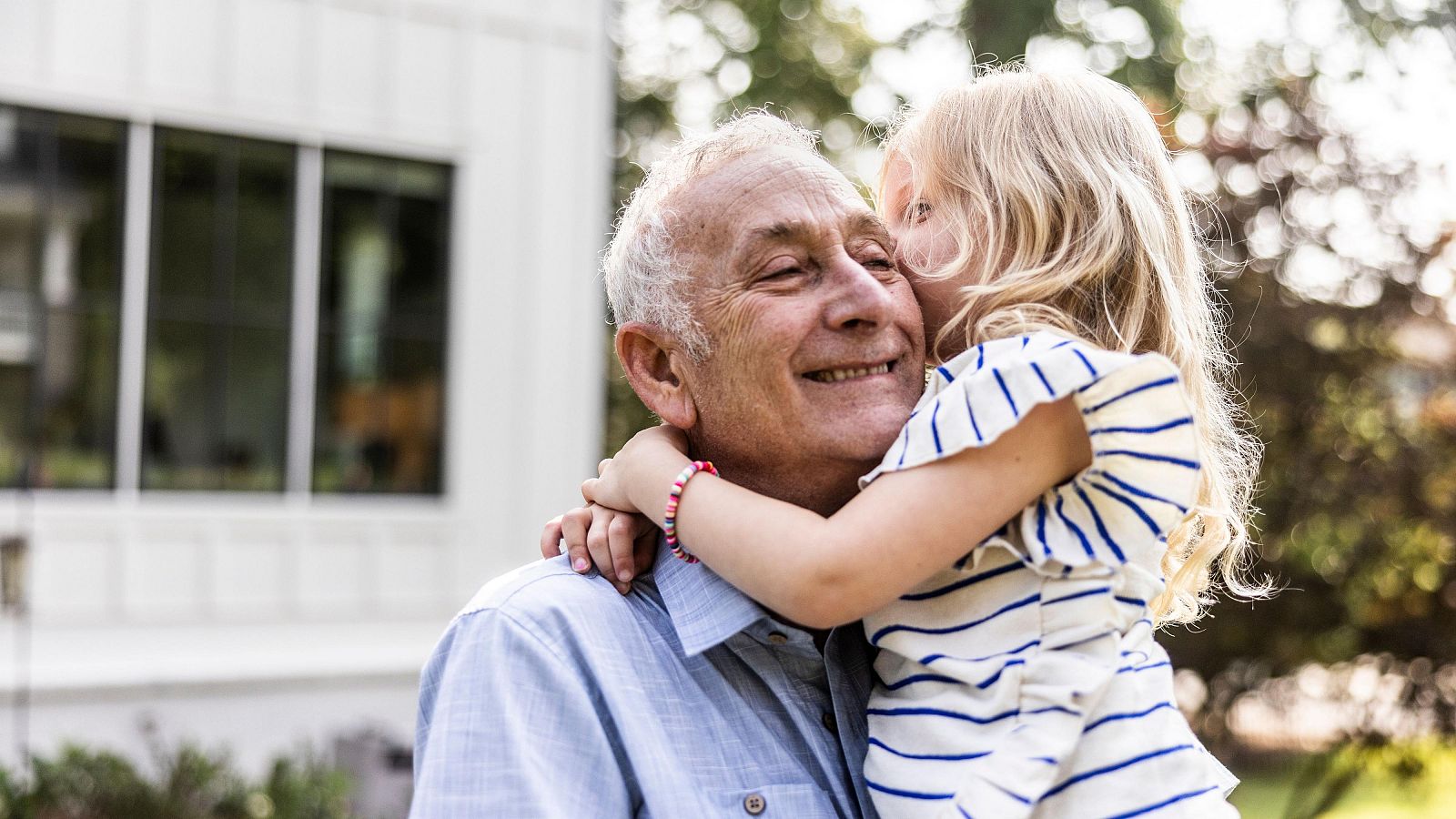 La esperanza de vida al nacer en la UE alcanza ya los 81,5 años, superando por primera vez los datos prepandemia No