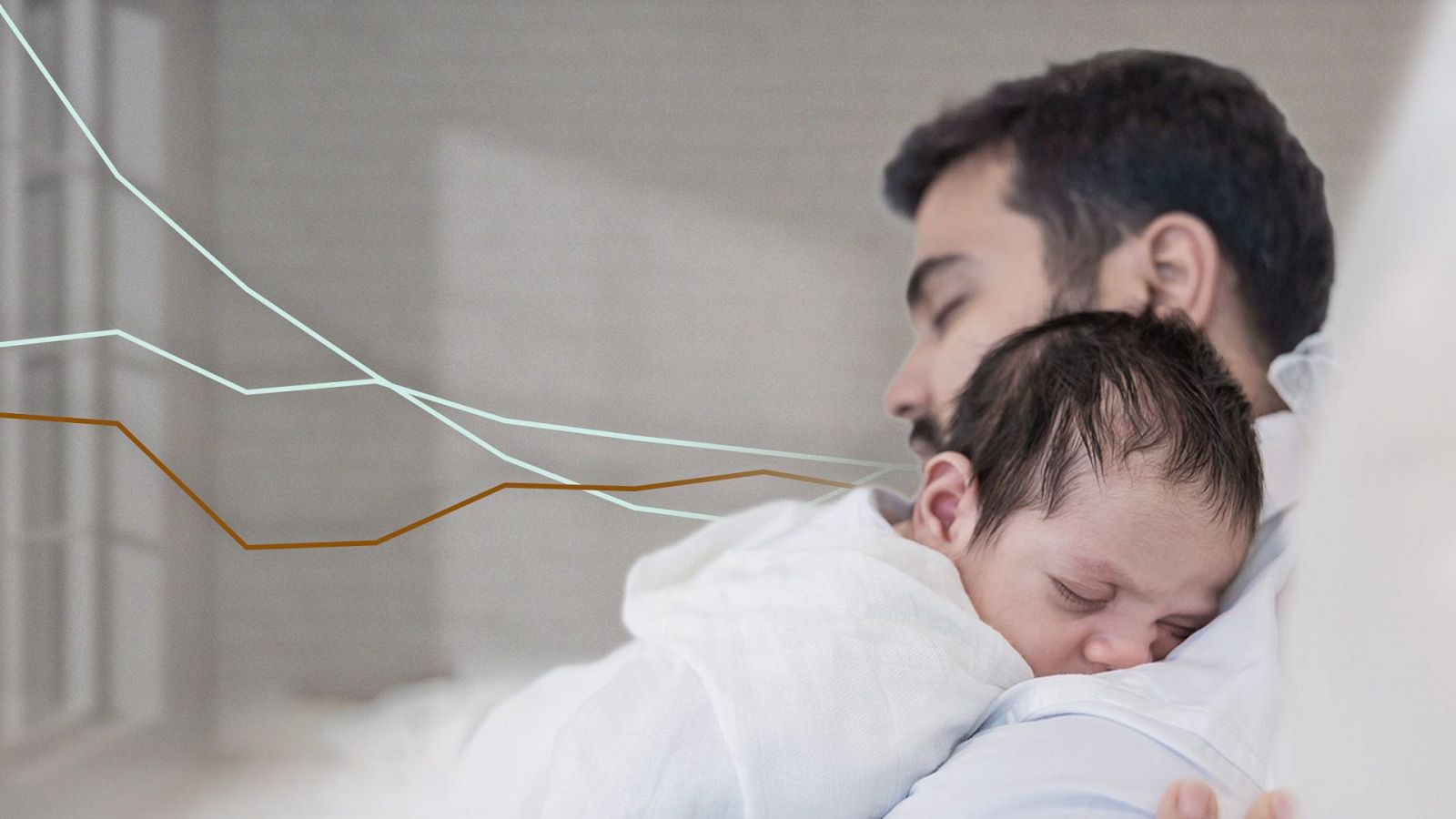 Padre con bebé dormido en brazos y gráfico descendente sobre la imagen, ilustrando la caída del saldo vegetativo.