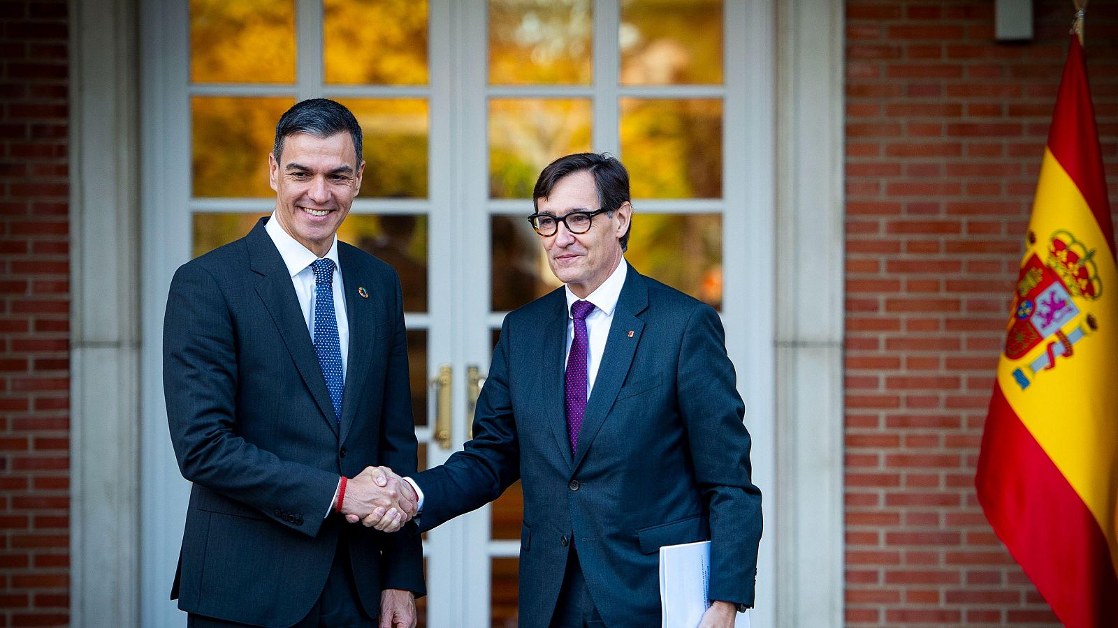 El president del govern espanyol, Pedro Sánchez, i el president de la Generalitat de Catalunya, Salvador Illa, aquest divendres al palau de la Moncloa