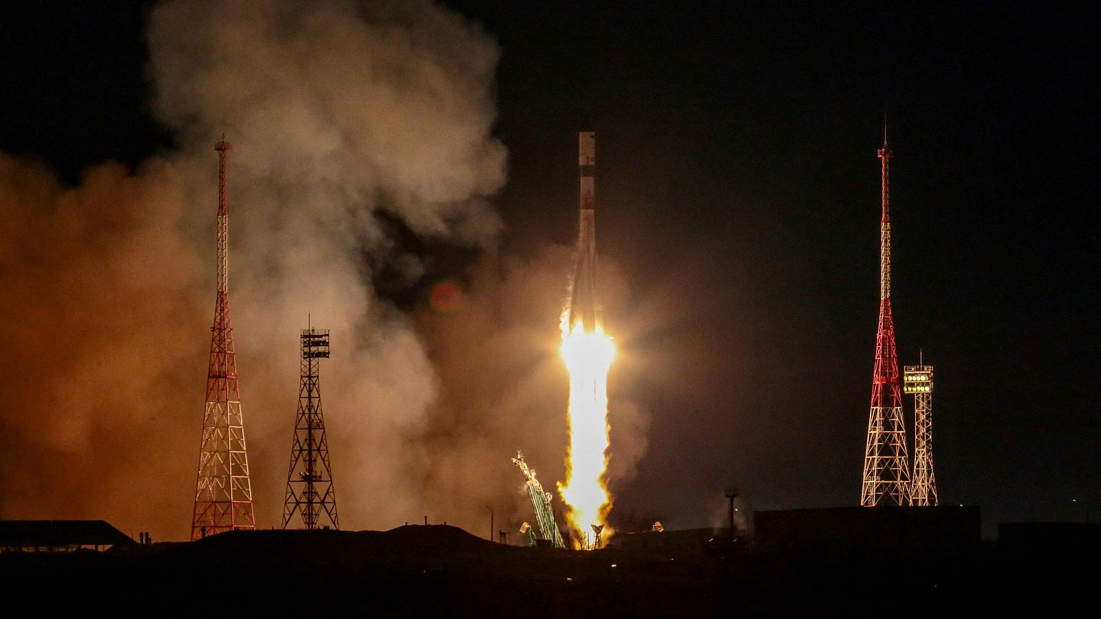 El carguero ruso Progress MS-29 se acopla a la Estación Espacial Internacional.