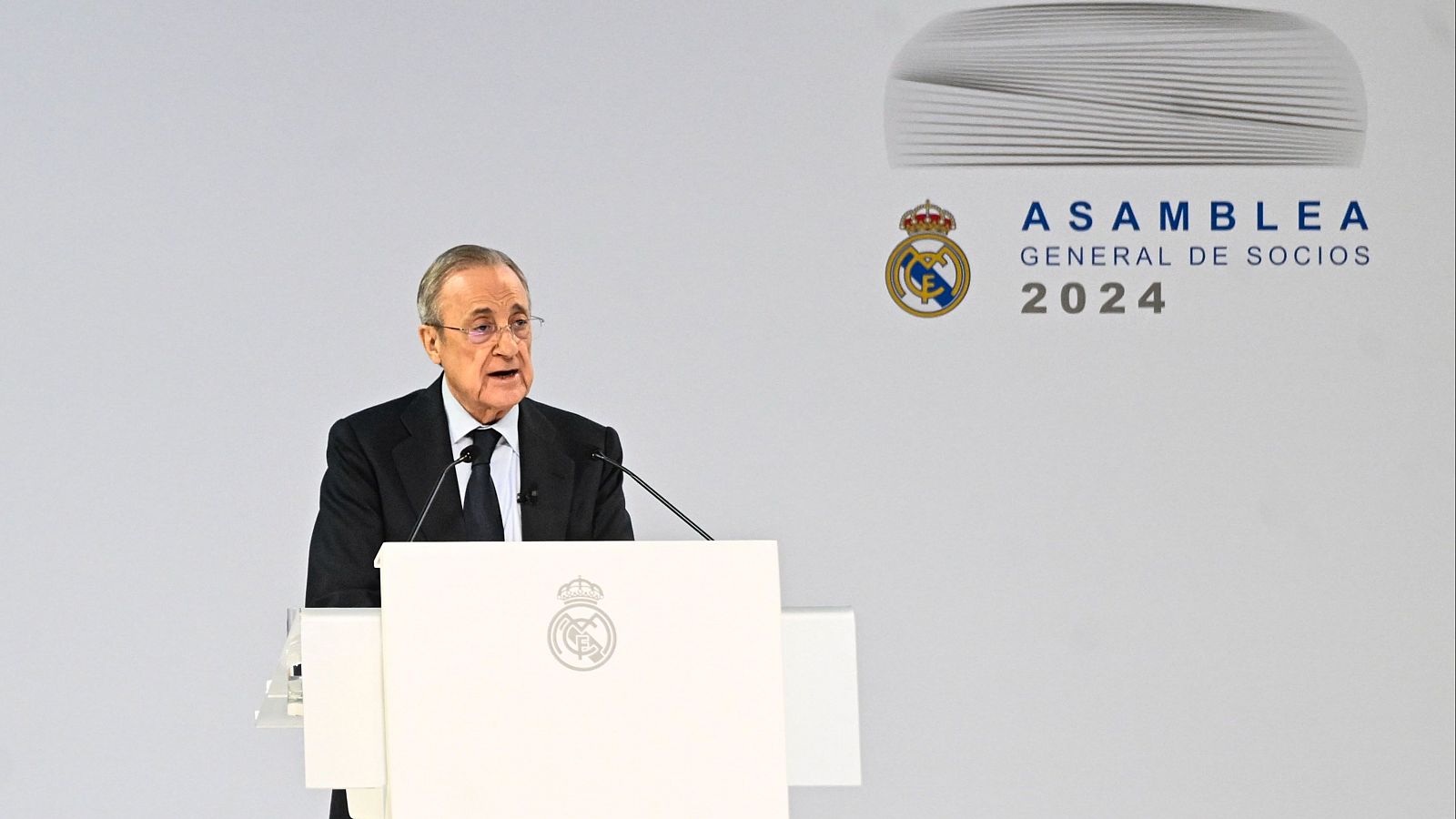 El Real Madrid recuerda a fallecidos y afectados por la dana al arrancar su Asamblea