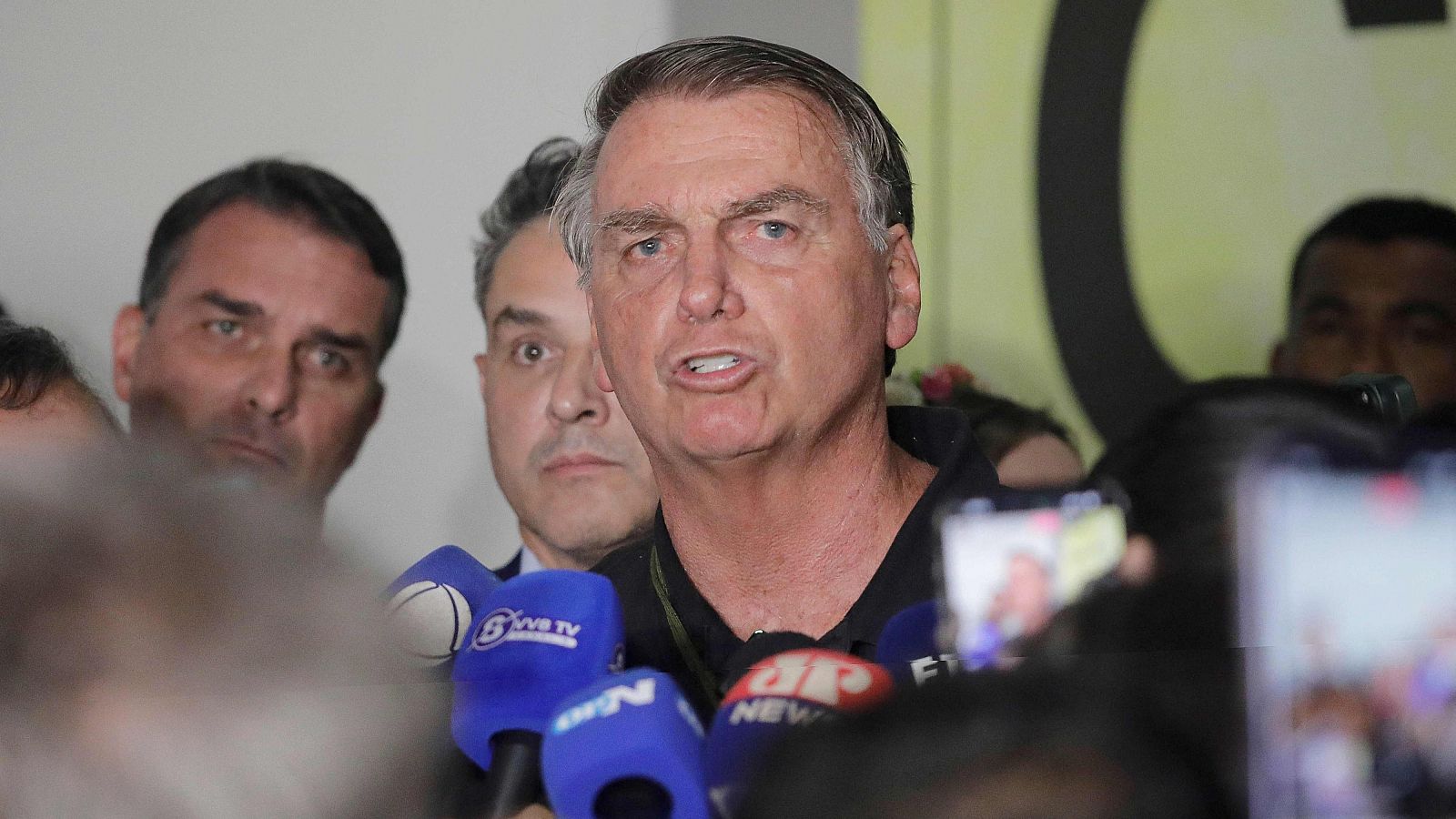 El expresidente brasileño Jair Bolsonaro a su llegada al Aeropuerto Internacional de Brasilia