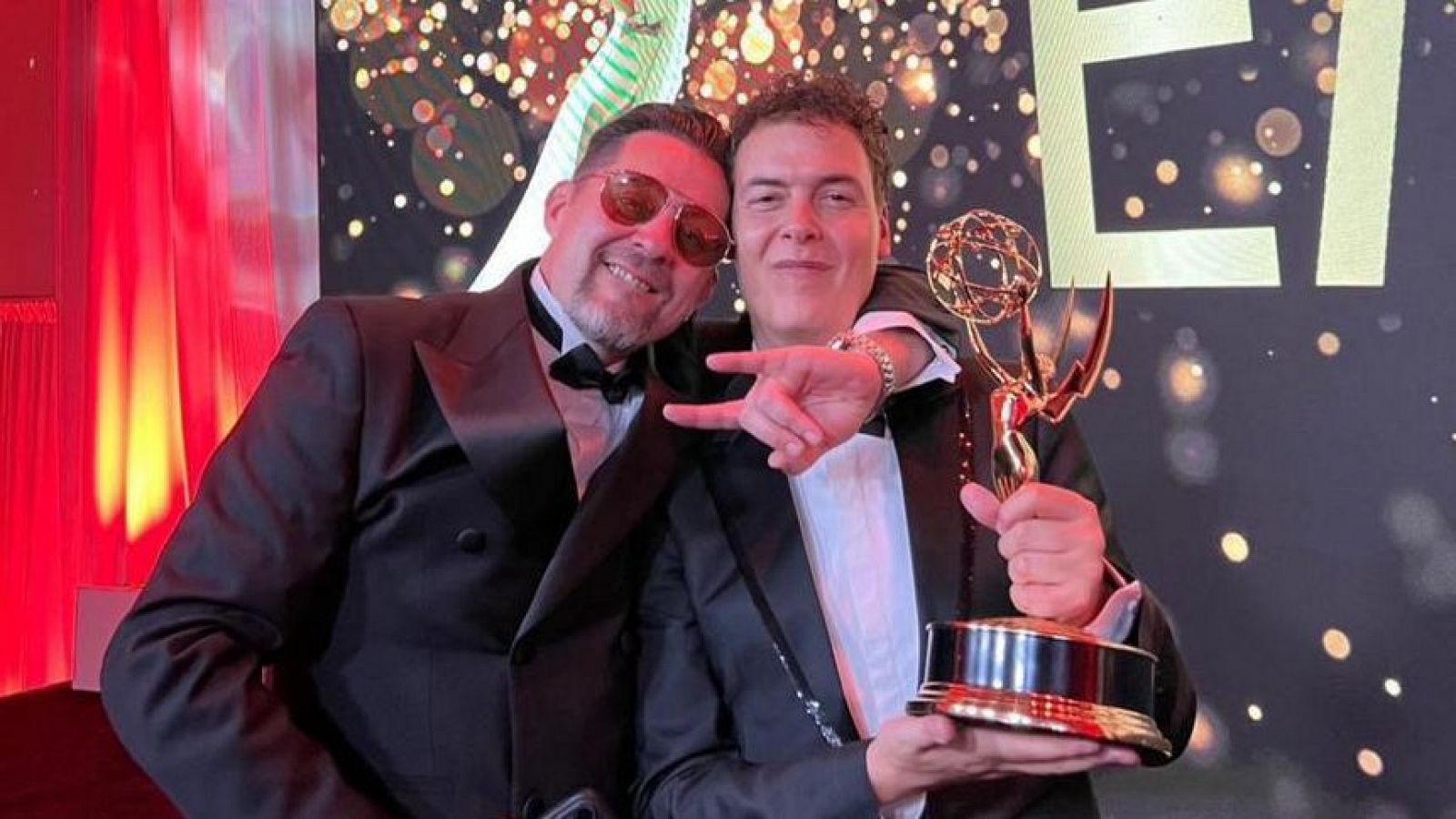 Ramón Campos y Josep Cister, con el Emmy, ayer en Nueva York