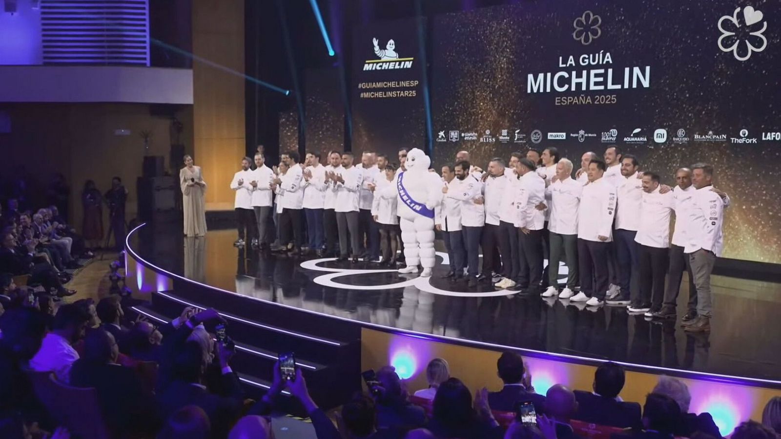 Gala Michelin España 2025: Chefs celebran con Bibendum.  #YOURMICHELINESP #MICHELINSTARS25