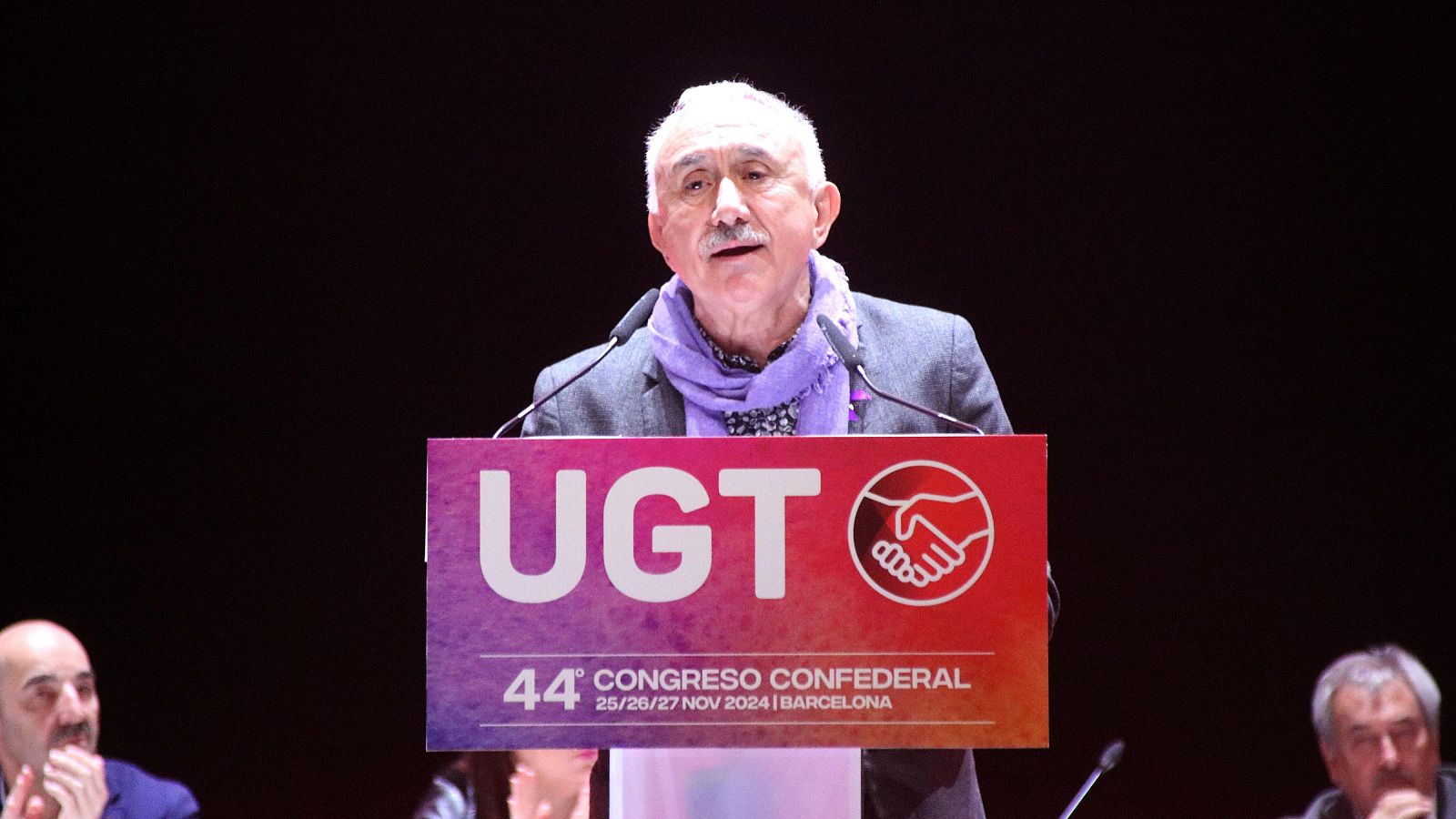 El secretari general de la UGT, Pepe Álvarez, adreçant-se als sindicalistes (ACN | Albert Hernàndez)