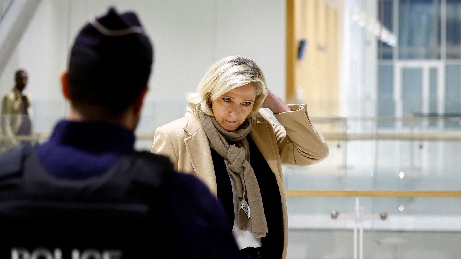 Marine Le Pen a la salida de la última audiciencia de su juicio