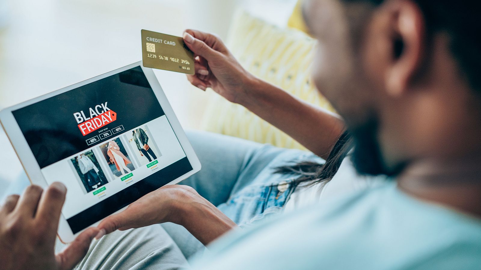 El 70% de las rebajas anunciadas en el comercio online en el Black Friday 2023 eran falsas