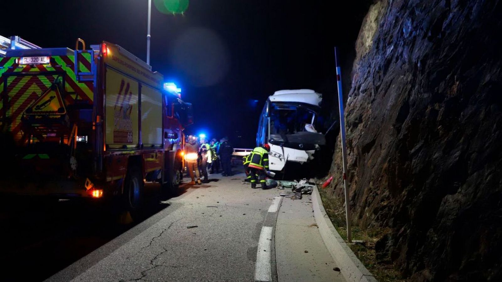 Dos muertos, 7 heridos graves y un desaparecido en un accidente de bus español en Francia