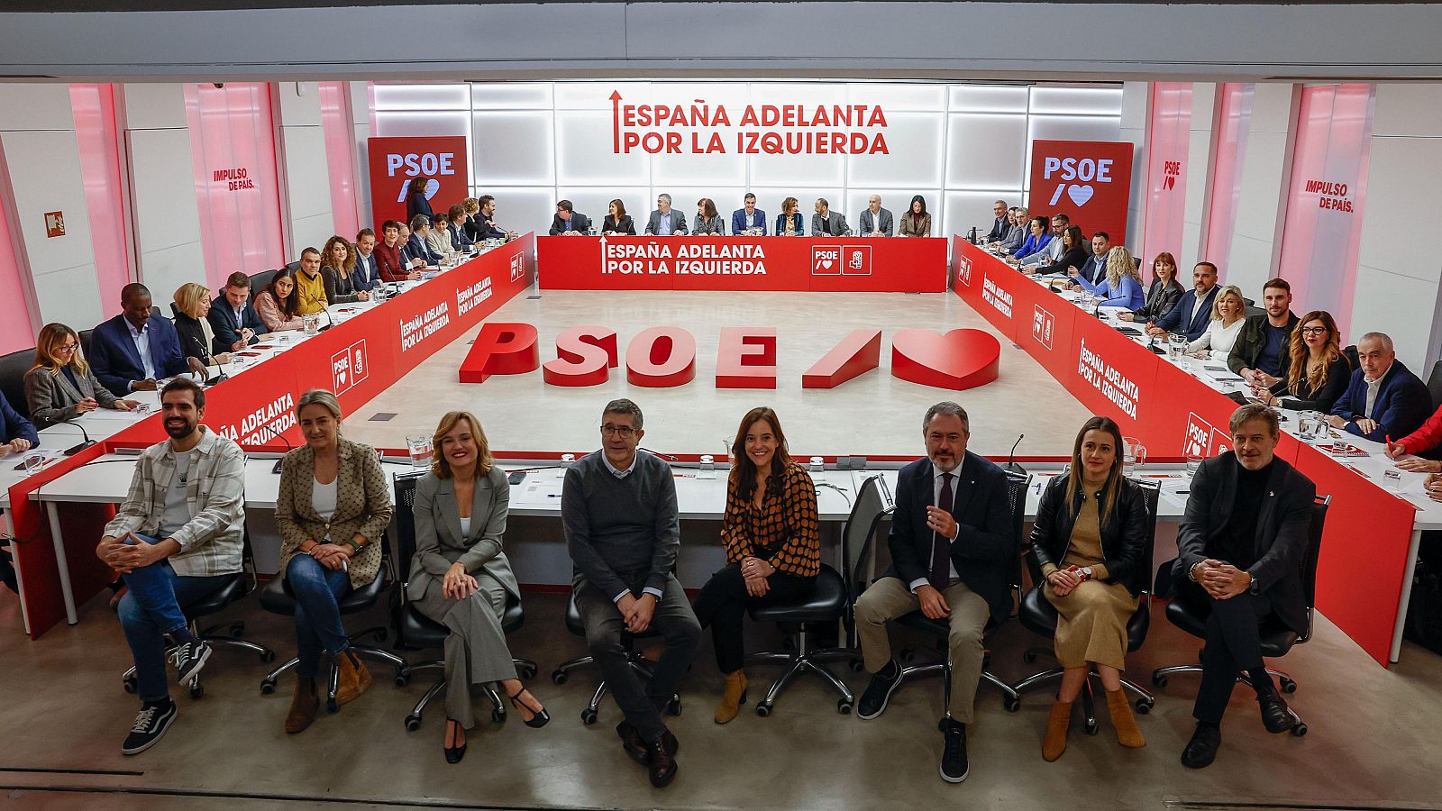 Reunión de la nueva Ejecutiva del partido tras el Congreso Federal