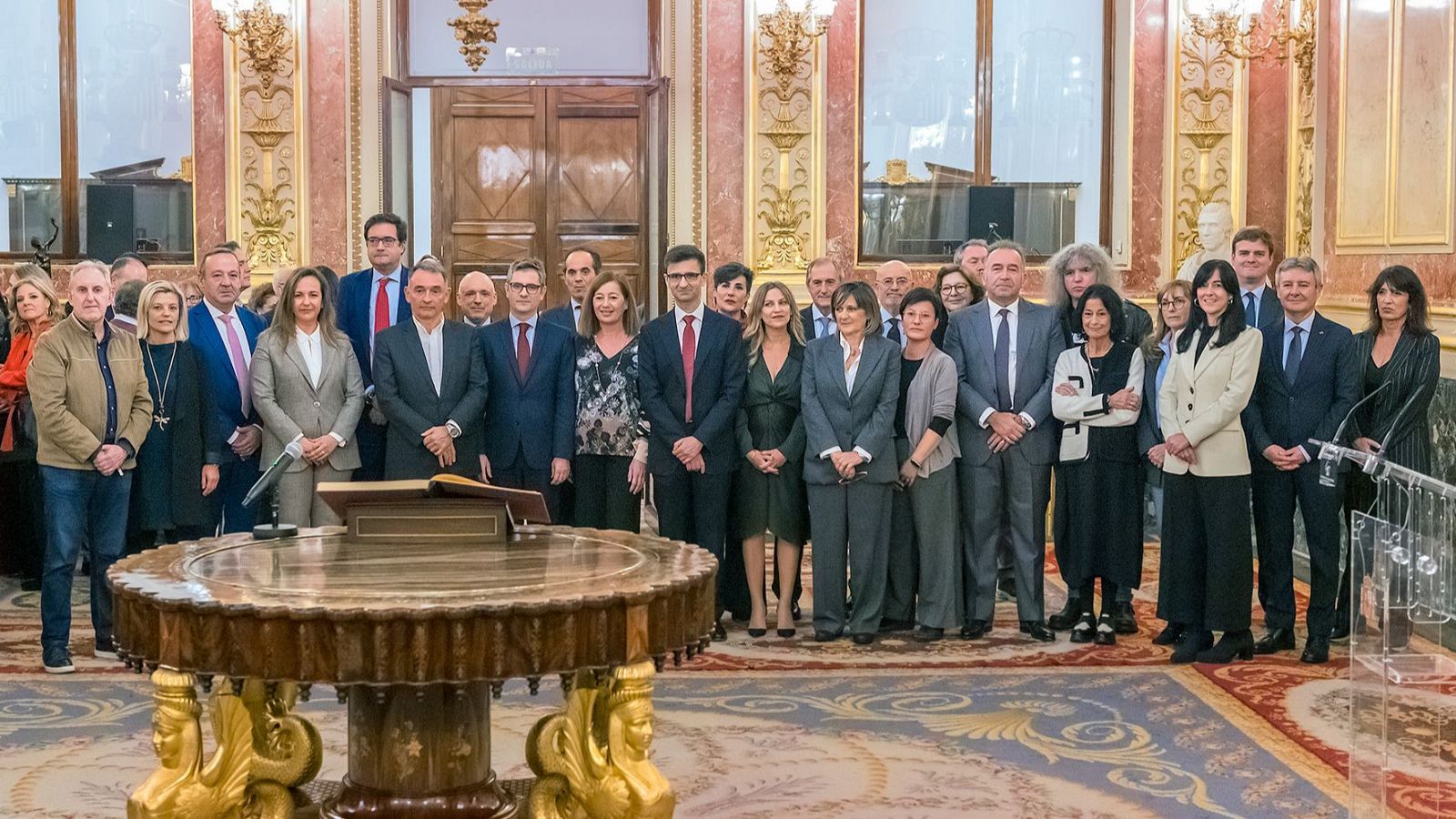 Foto de familia, este lunes, en la toma de posesión en el Congreso de los Diputados