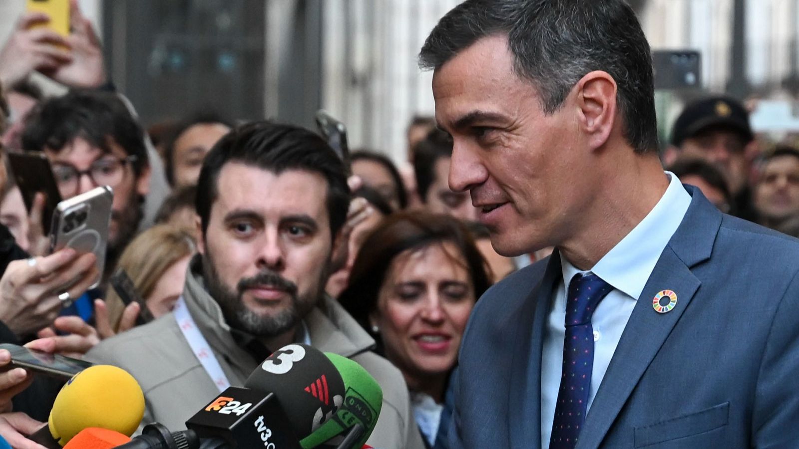 Ion Antolí junto al presidente, Pedro Sánchez.