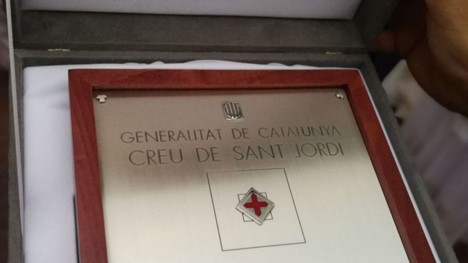 Imatge de la Creu de Sant Jordi concedida per la Generalitat