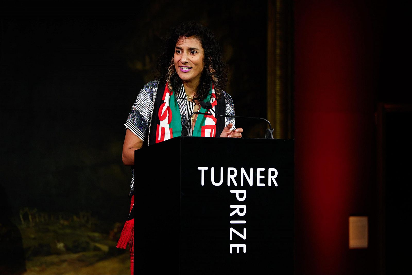 La artista escocesa Jasleen Kaur agradece el Premio Turner 2024