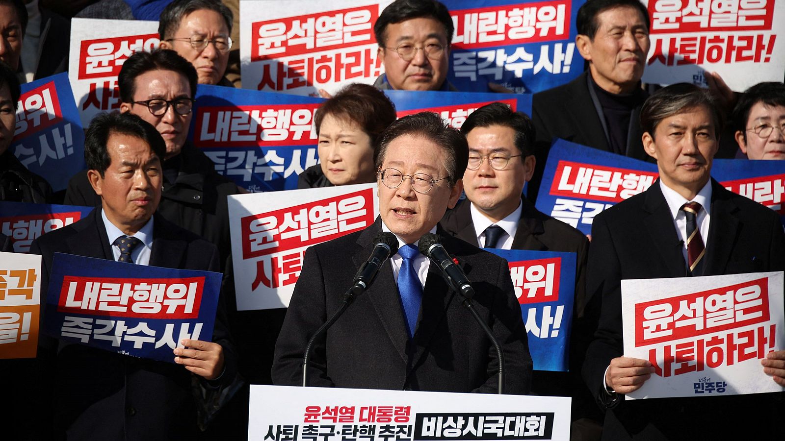 El líder opositor del Partido Demócrata de Corea del Sur, Lee Jae-myung, en una manifestación