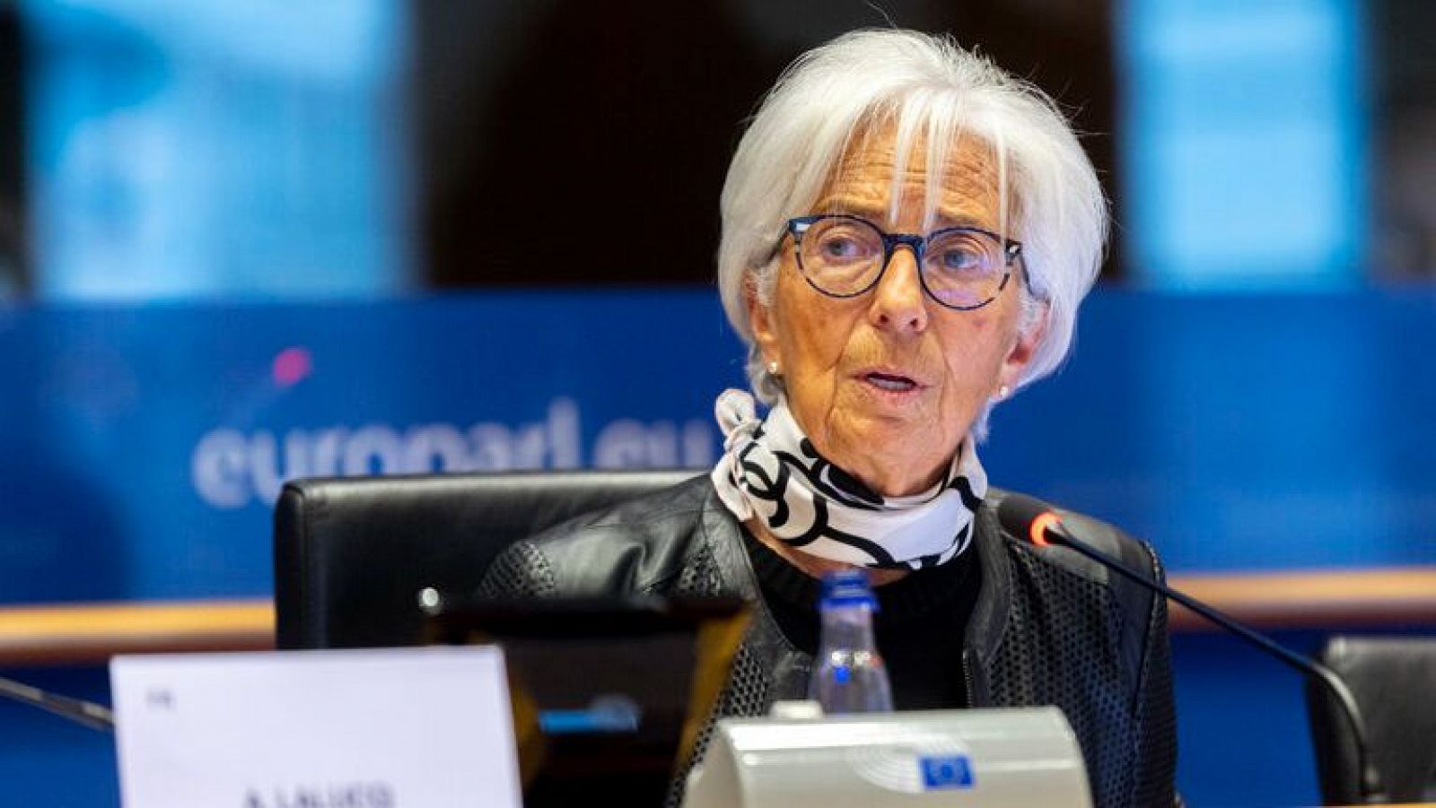 Lagarde prevé que la inflación siga bajando en 2025 pese al repunte que se espera a final de este año