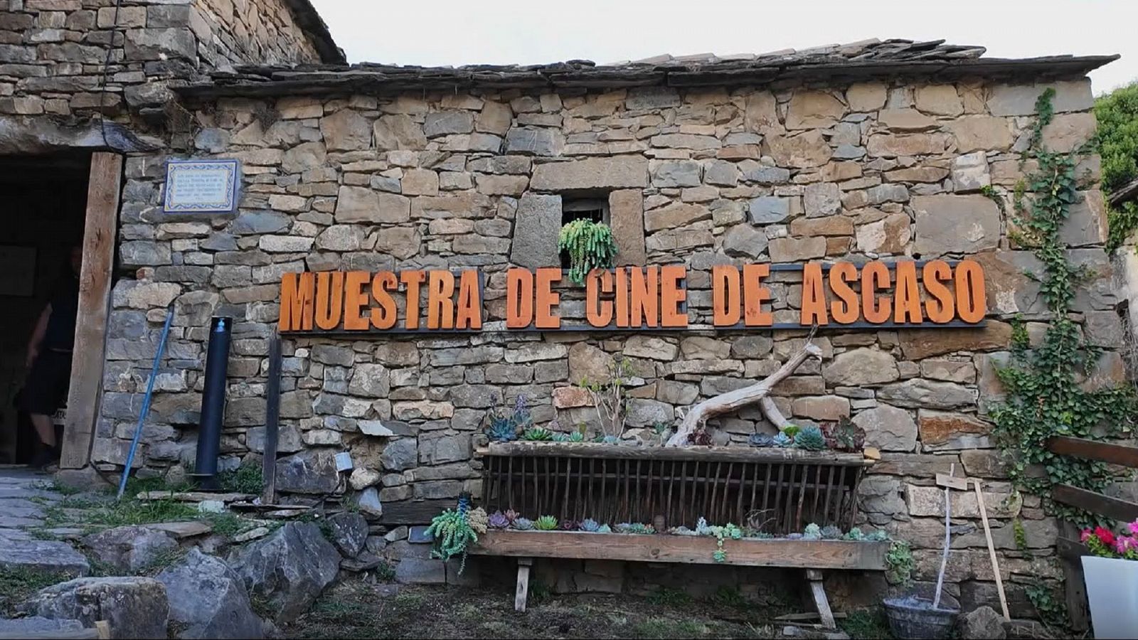 Así ha cambiado Ascaso, un pueblo de 11 habitantes, por su reconocida muestra de cine