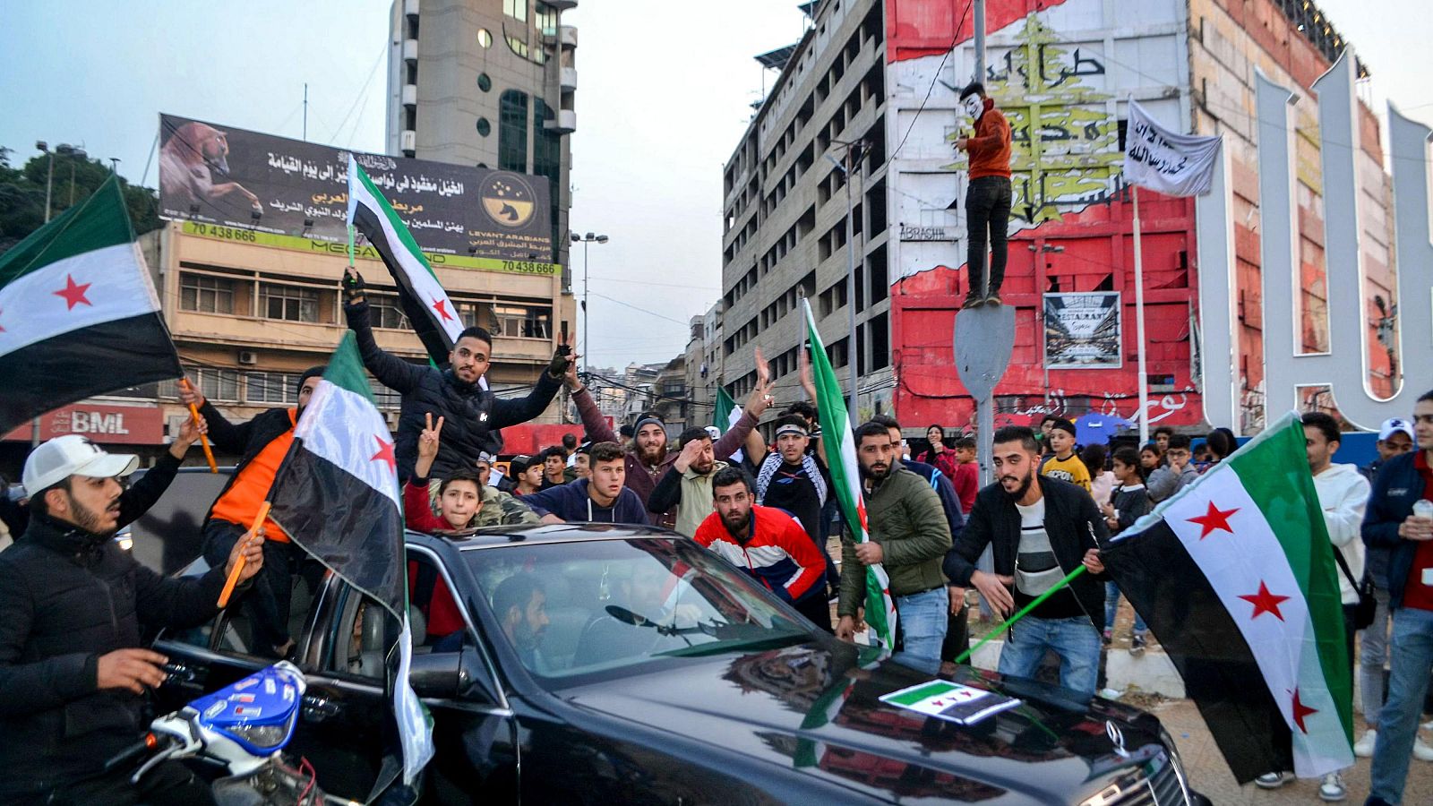 Conflicto en Siria: celebraciones en Trípoli tras la caída de Bachar al Asad