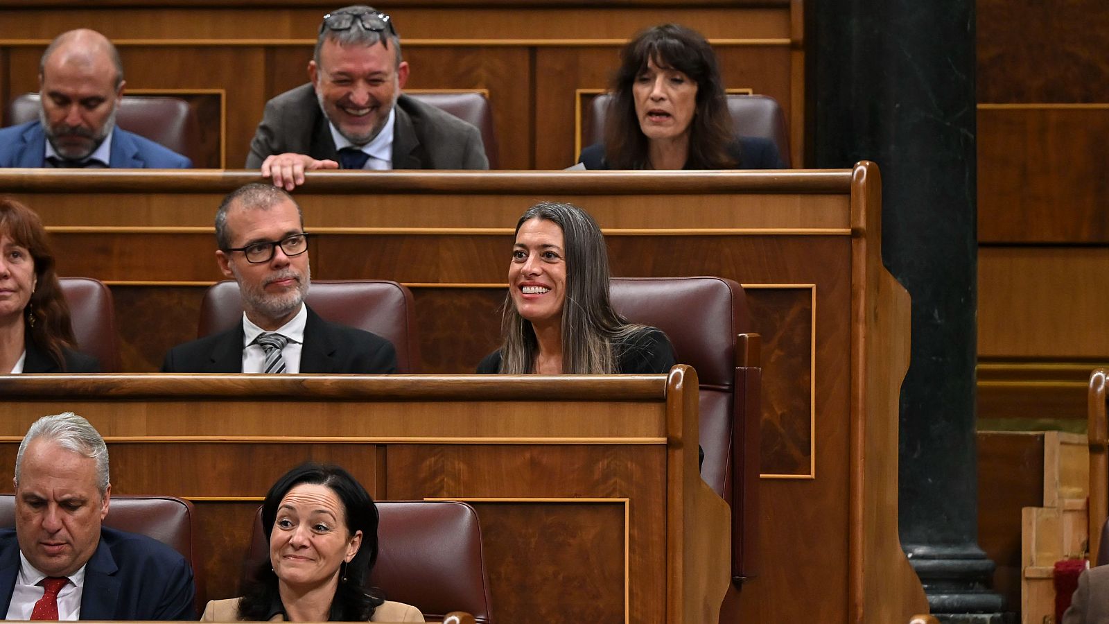 Los diputados de Junts, Josep M. Cruset y Míriam Nogueras, en el pleno del Congreso